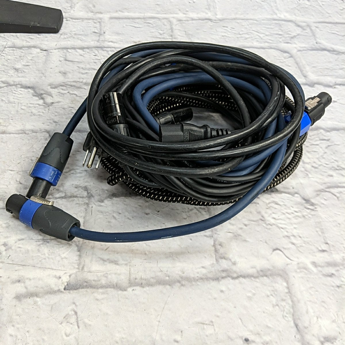 Bose L1 Model 1 Speaker System w/ B1 Sub and T1 Mixer