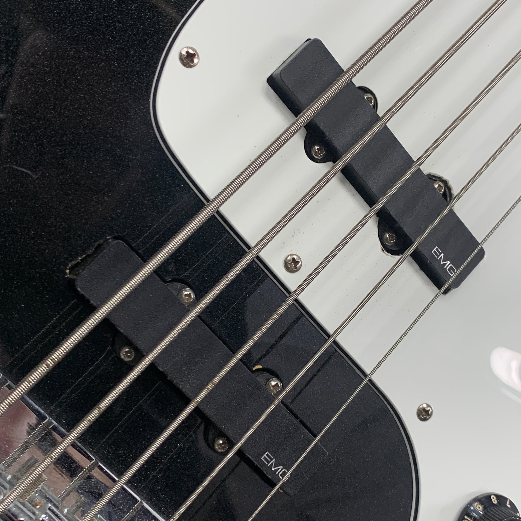 EMG 40DC Active Ceramic 5-String Bass Pickup - Black, Humbucker With Solderless Wiring