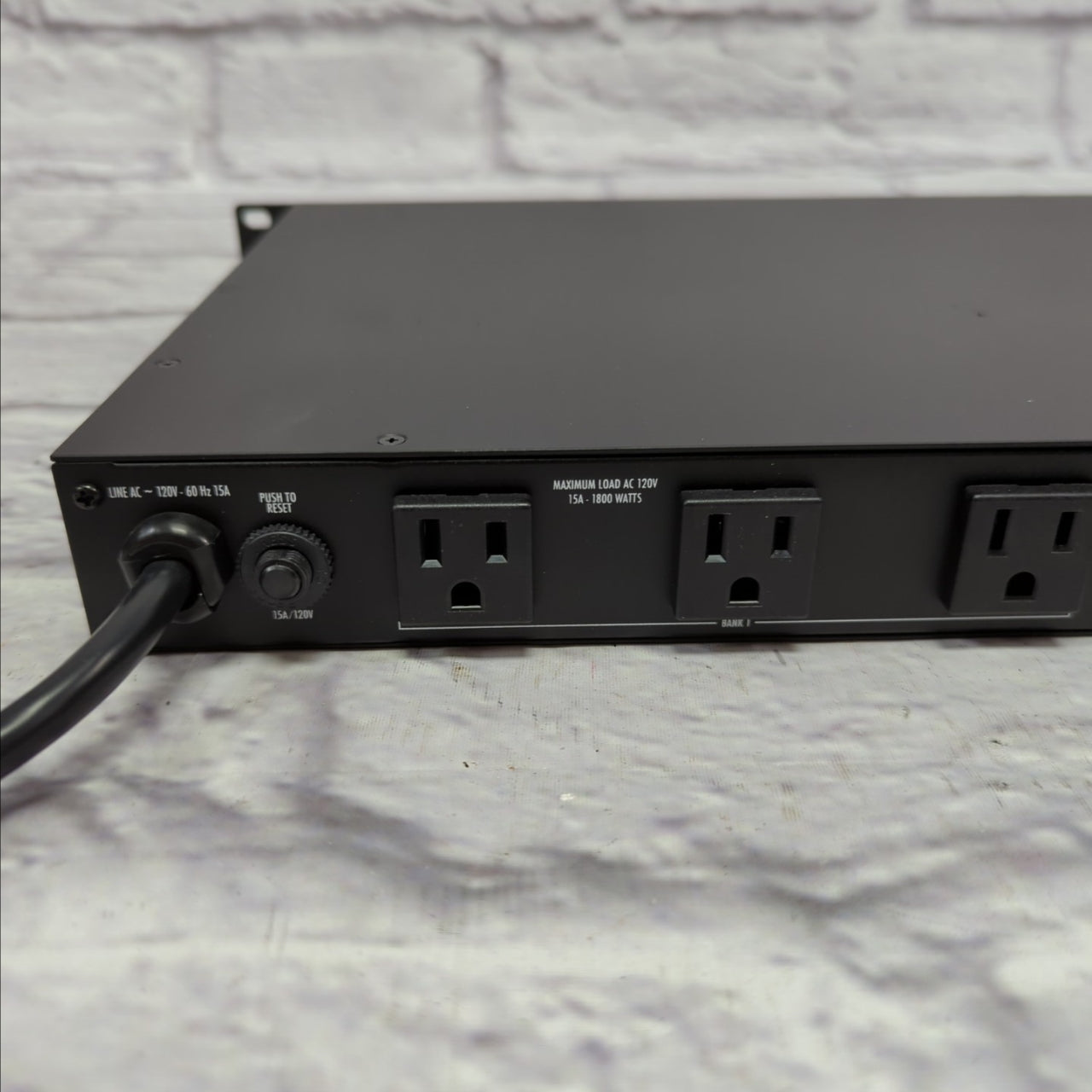 Furman PL-PLUS C Power Conditioner w/ Voltmeter