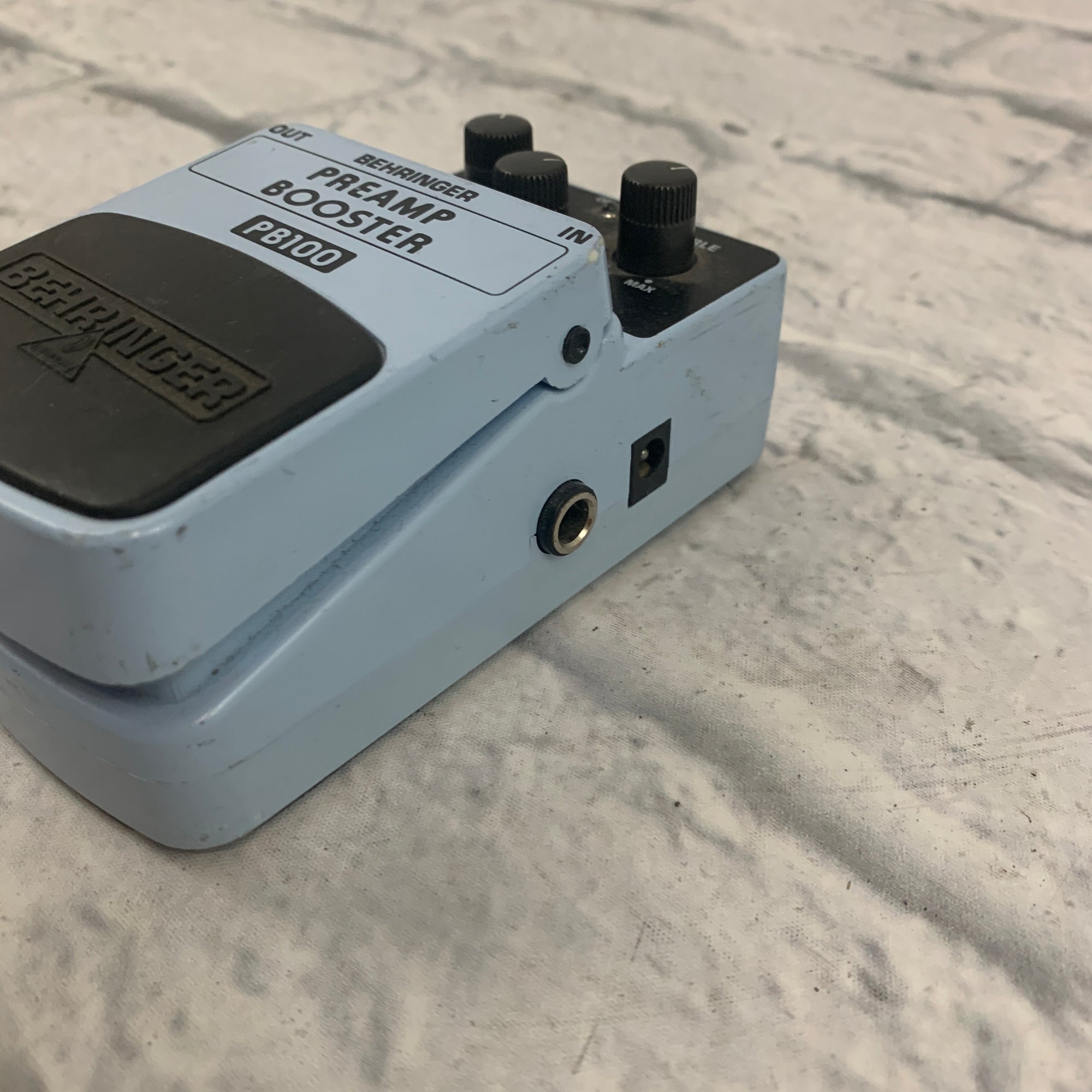 behringer boost pedal Behringer PB100 Preamp Booster Guitar Pedal