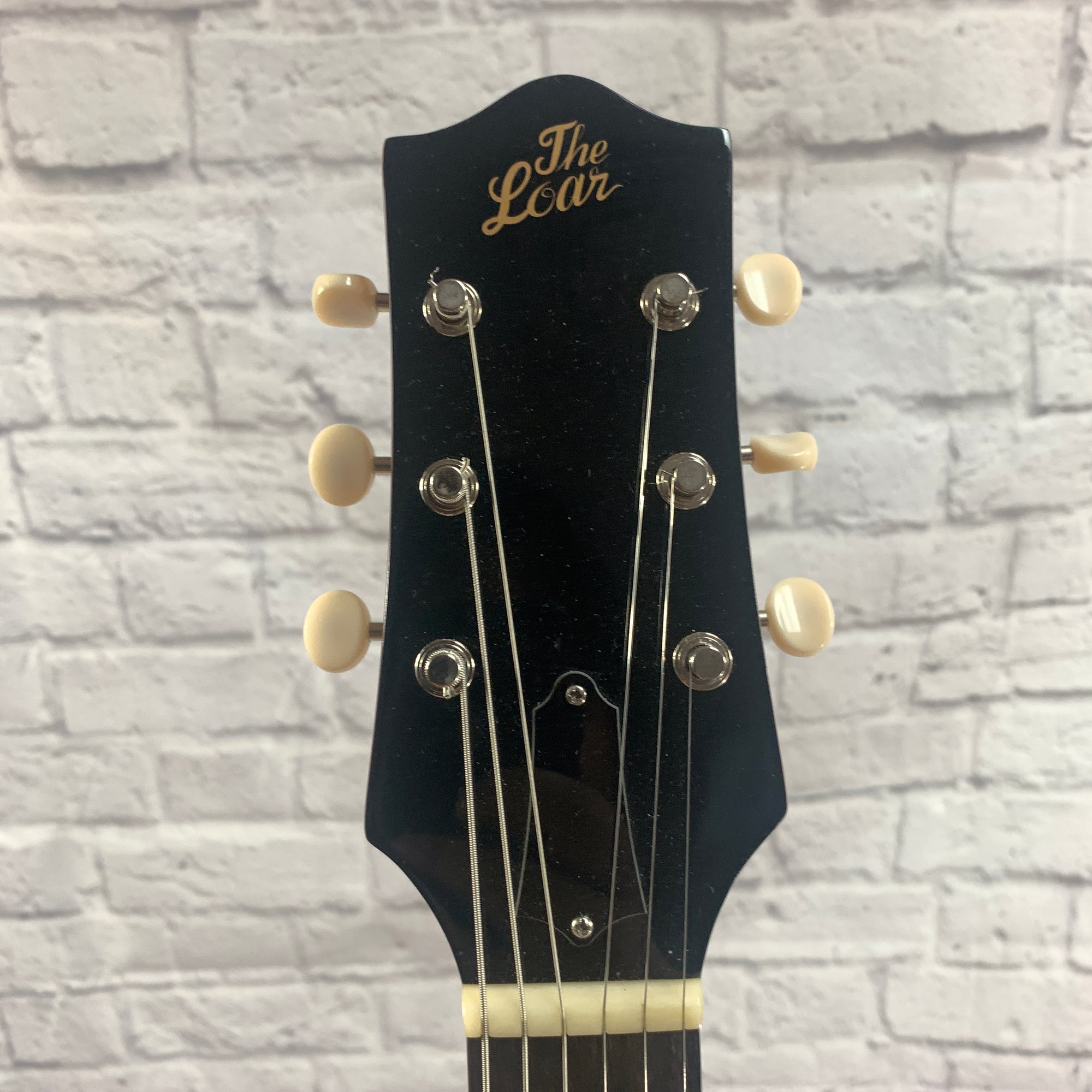 Loar LH301T Thin Body Archtop Electric Guitar Vintage Sunburst