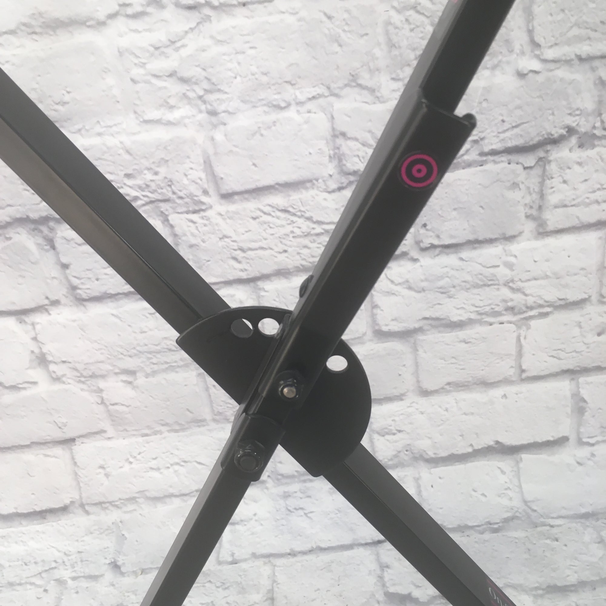 On-Stage Keyboard KS8390 Lok-Tight Quiksqueeze X Stand