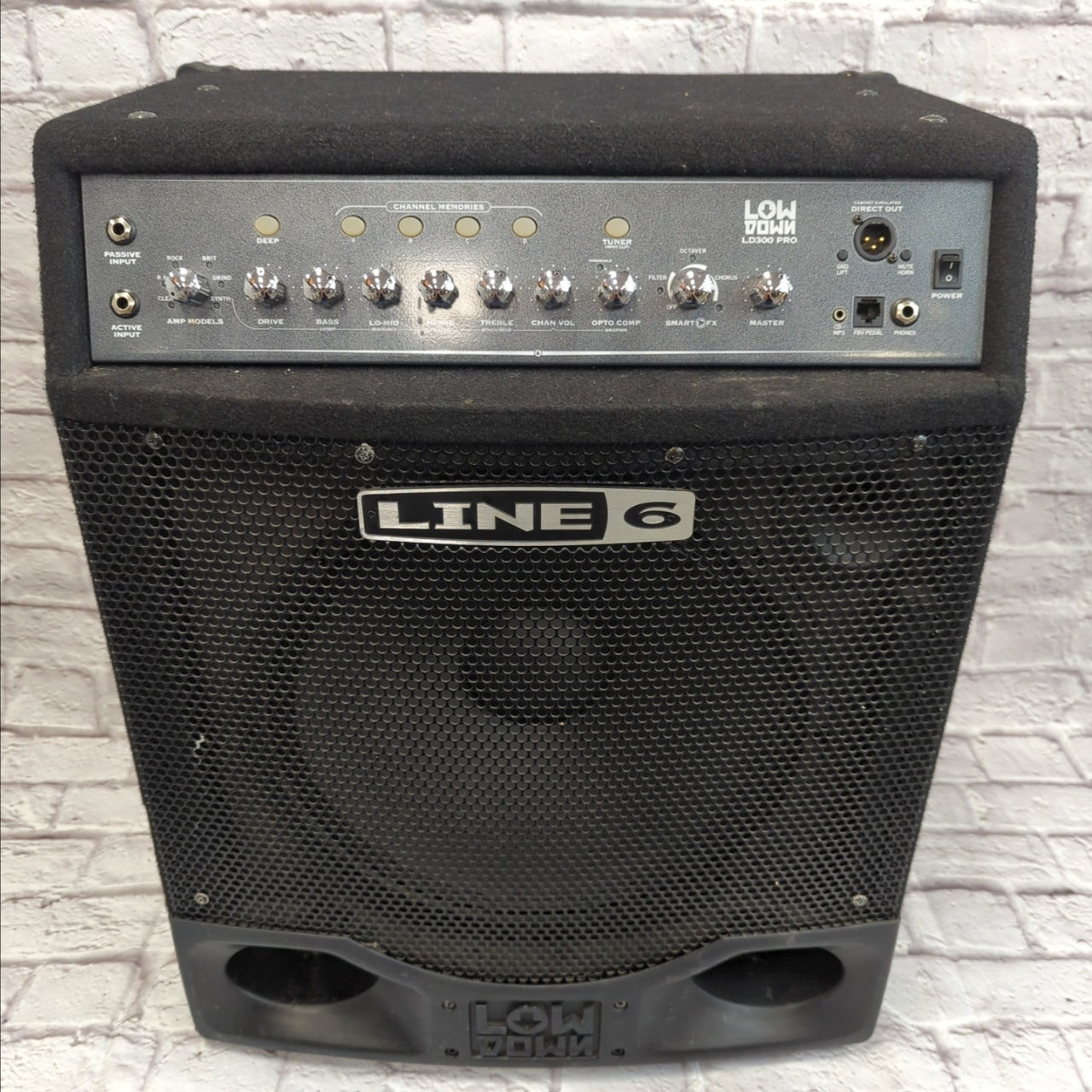 Line 6 Low Down LD 300 Pro Bass Guitar Combo Amp