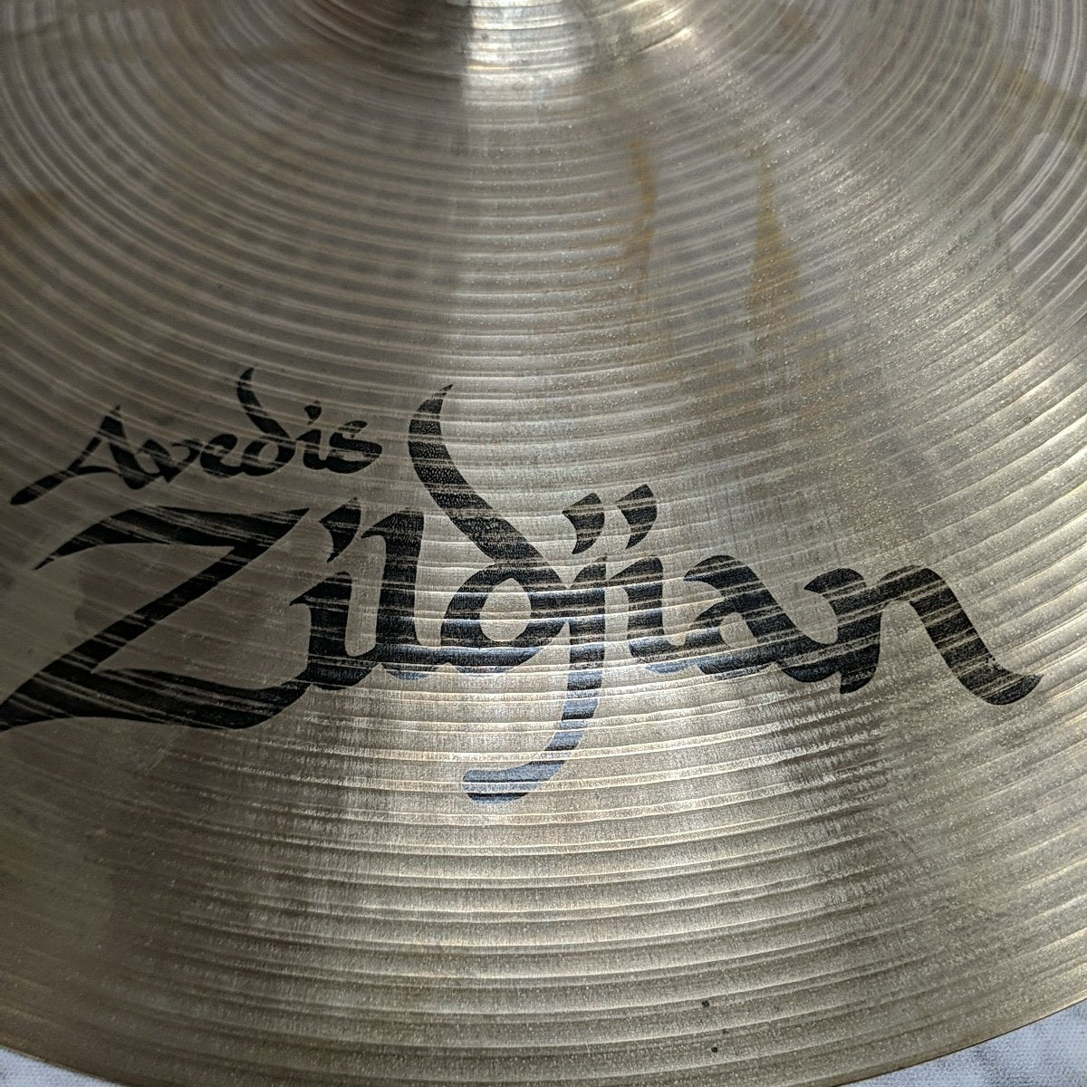 Zildjian 16 Avedis Medium Thin Crash Cymbal
