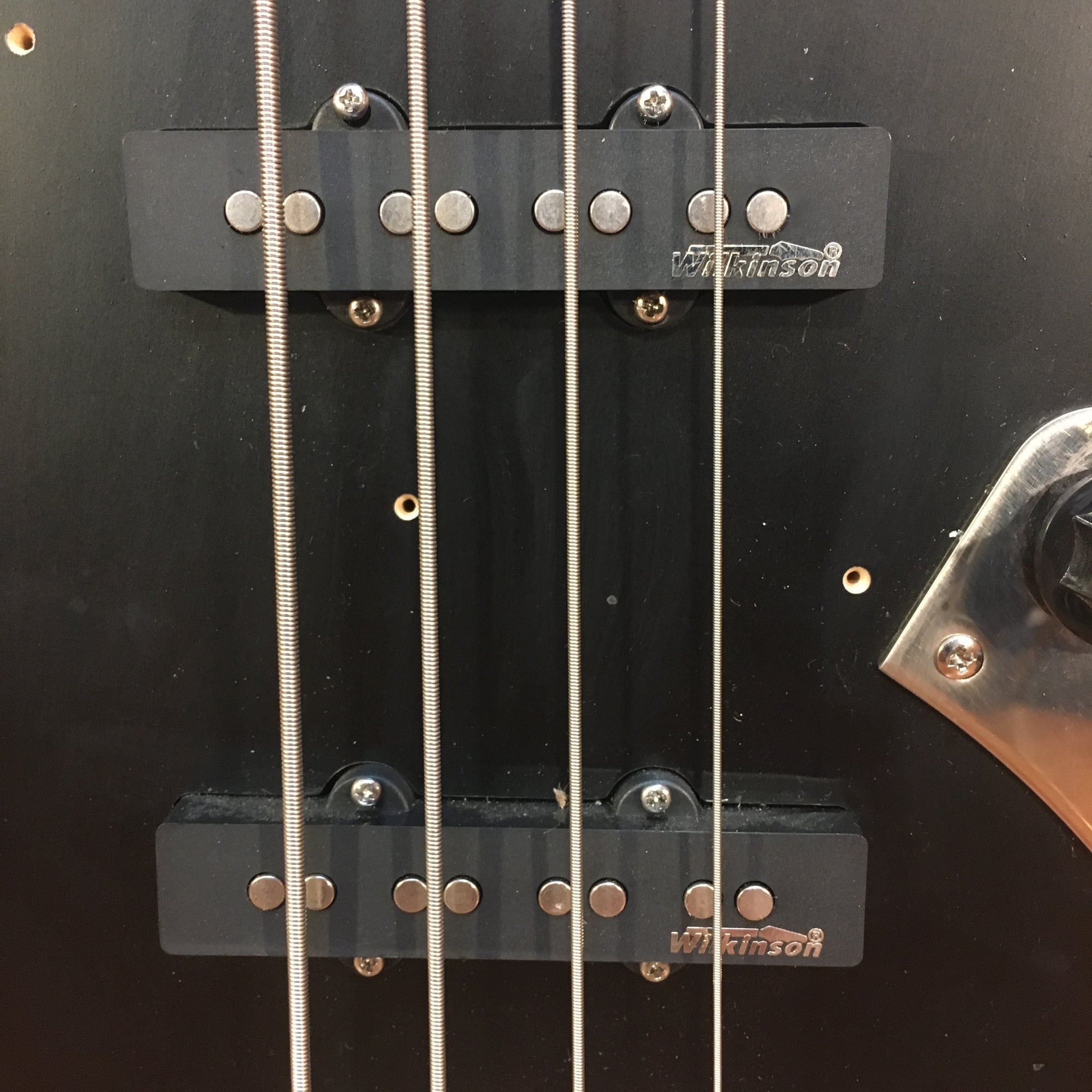 ** Vintage Icon V74MRBK Distressed Black Electric Jazz Bass