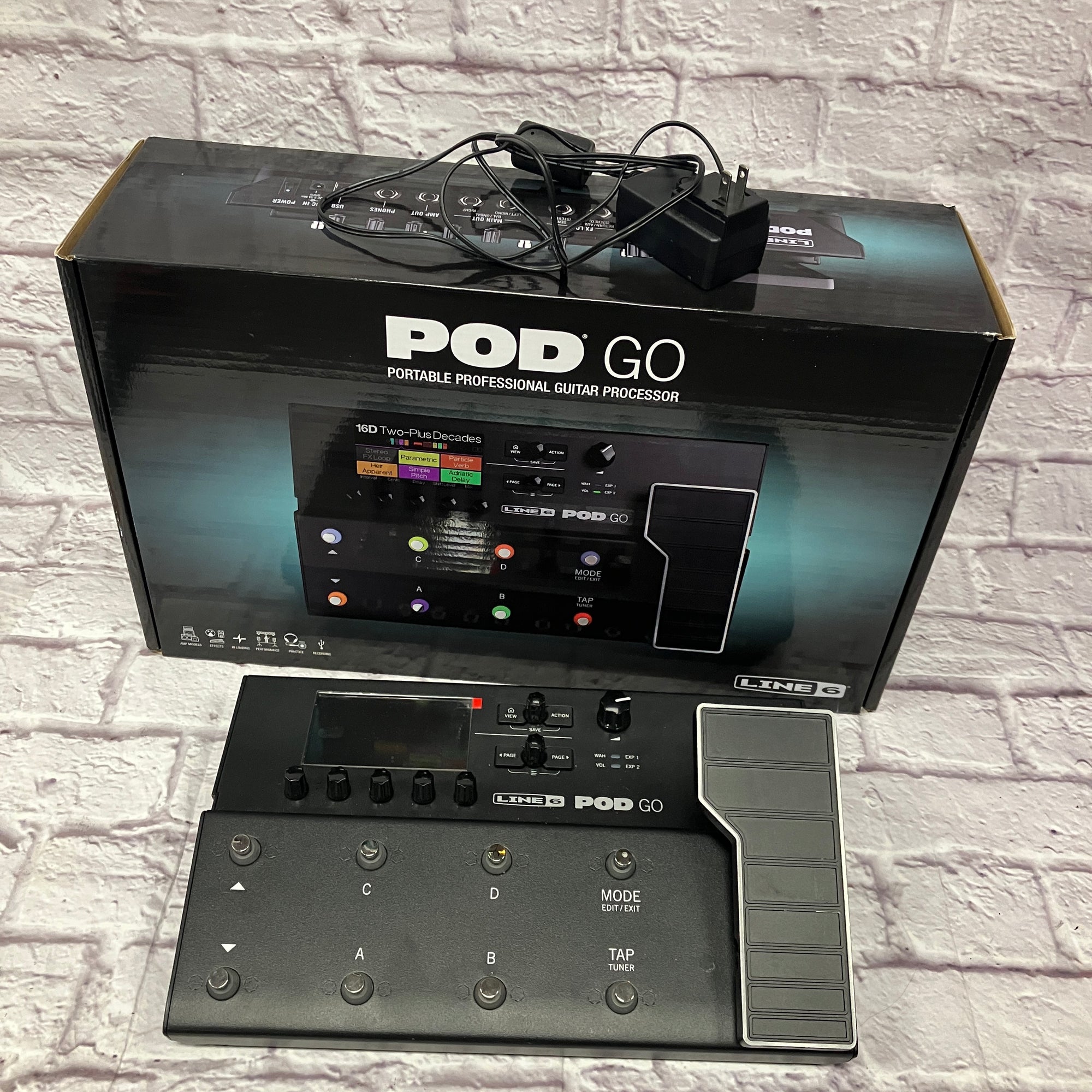 Line 6 Pod Go Multi Effect and Amp Modeler with Power Supply Line 6 Pod Go Multi Effect and Amp Modeler with Power Supply