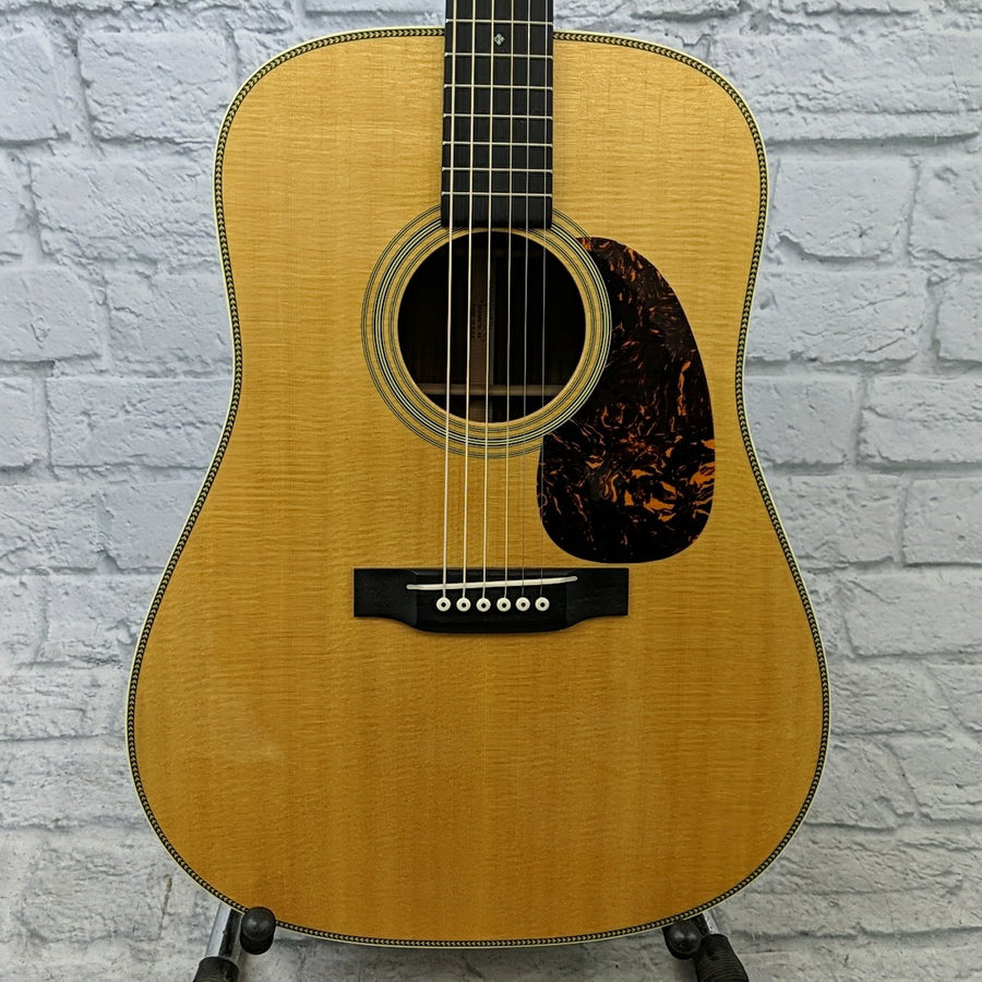 Martin HD-28V Acoustic Guitar with Martin Case 2014