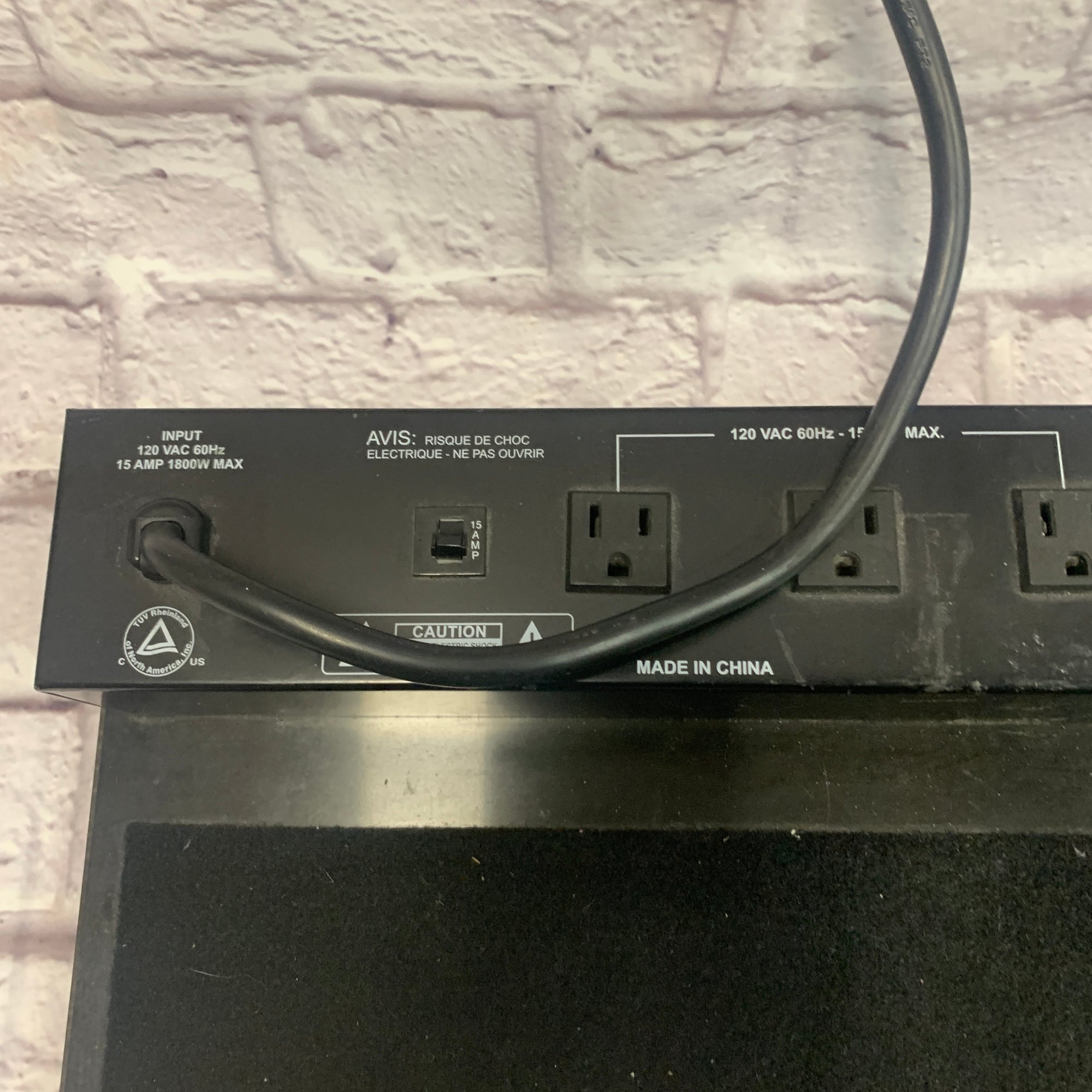 Furman SPB-8 Powered Pedalboard Board Only