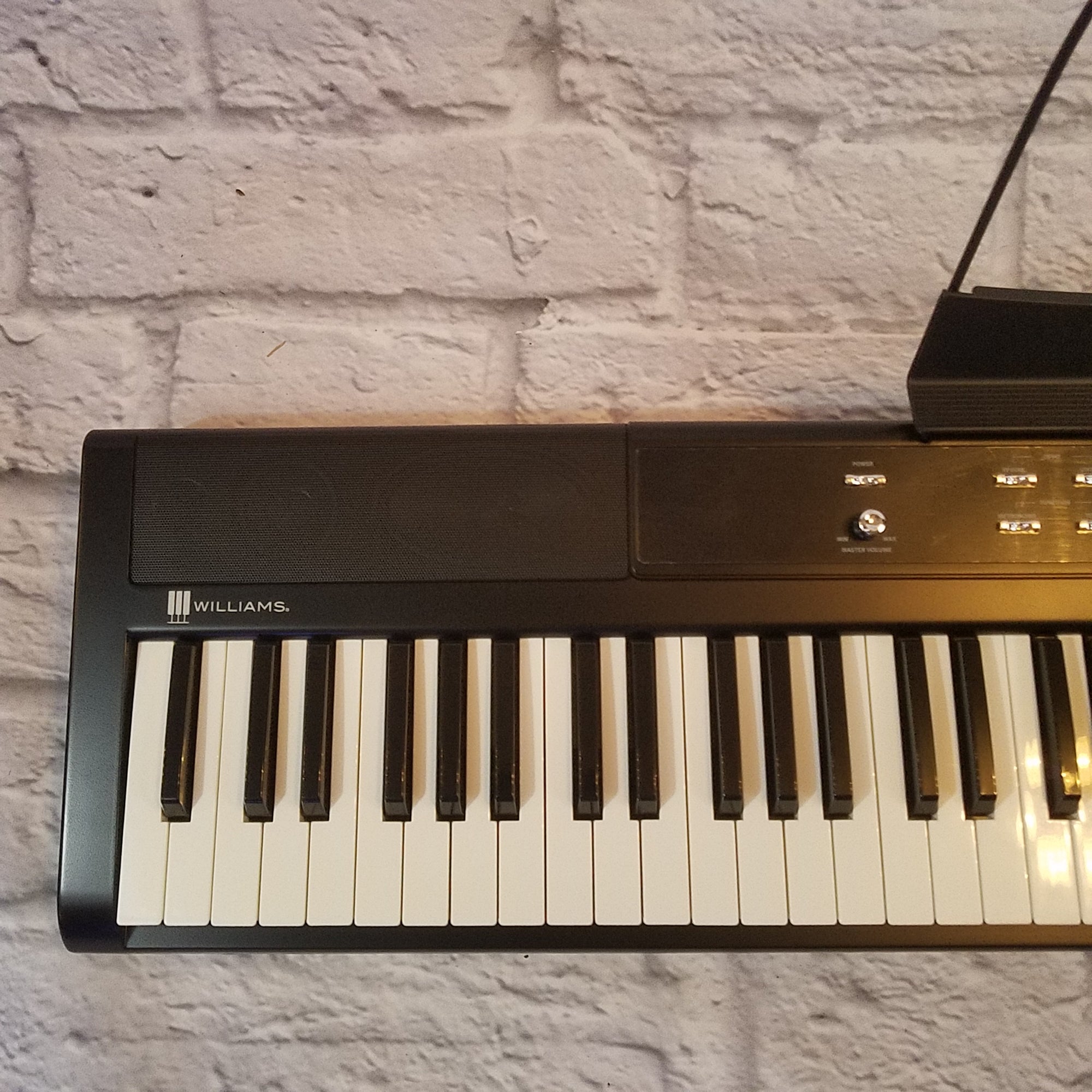 Williams Legato 88 Key Digital Piano - no pwr supply