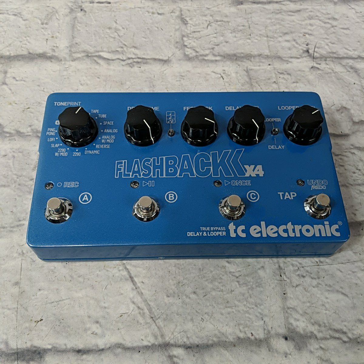 tc delay pedal TC Electronic Flashback X4 Delay Pedal
