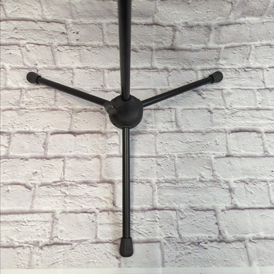 Peavey PV11 Dynamic Microphone, XLR Cable, Boom Microphone Stand Set