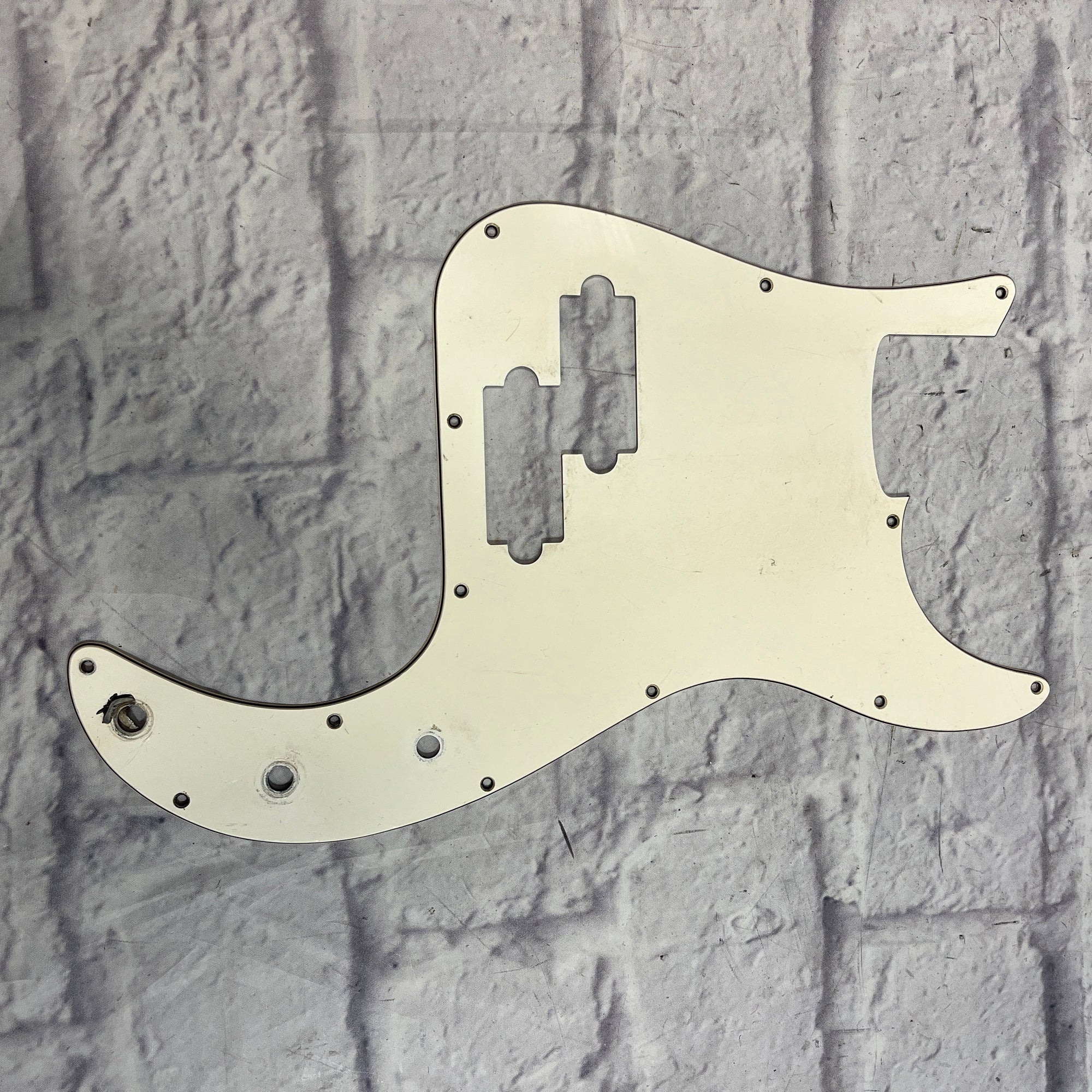 Squier PBass Pickguard 3Ply Parchment Evolution Music