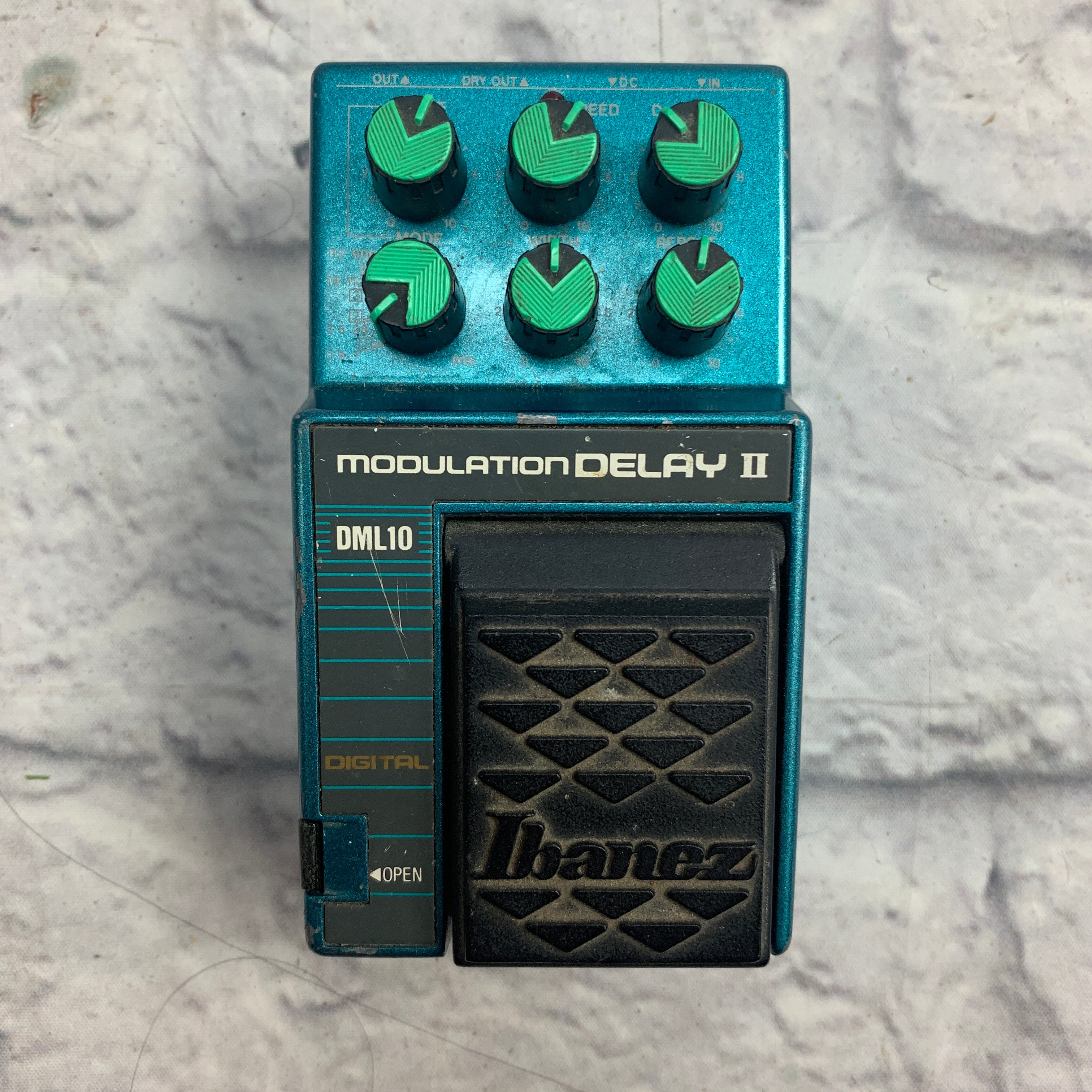 Ibanez DML Digital Modulation Delay - VGW - YouTube