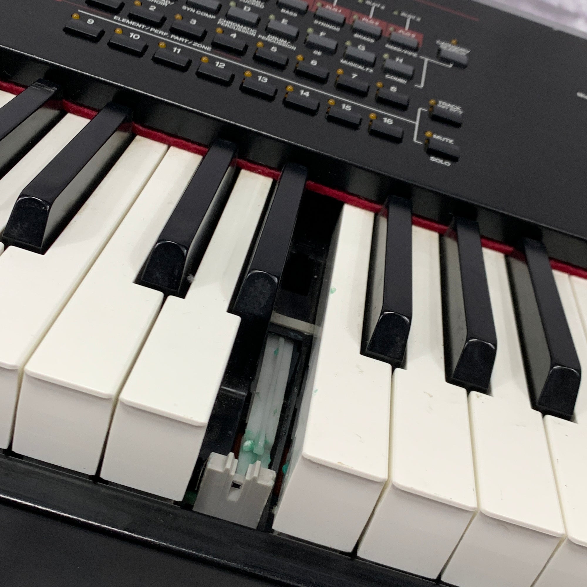 Yamaha S90 ES 88-Key Synthesizer