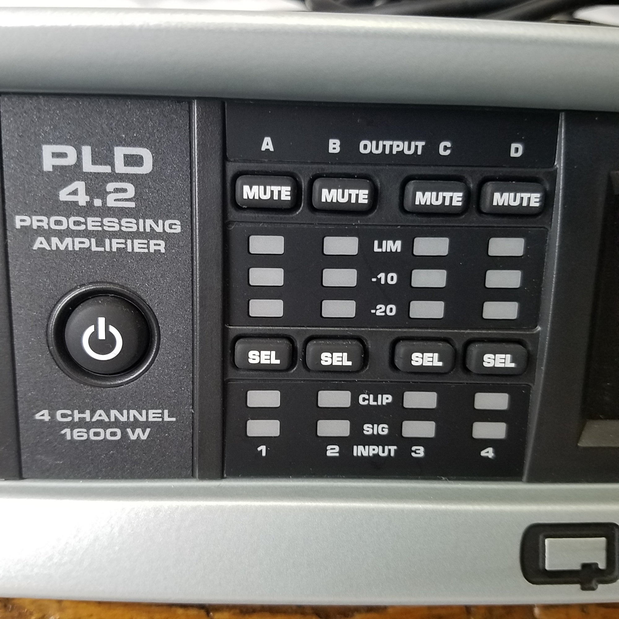 QSC PLD4.2 Power Amp with 4 Inputs/Outputs Like New