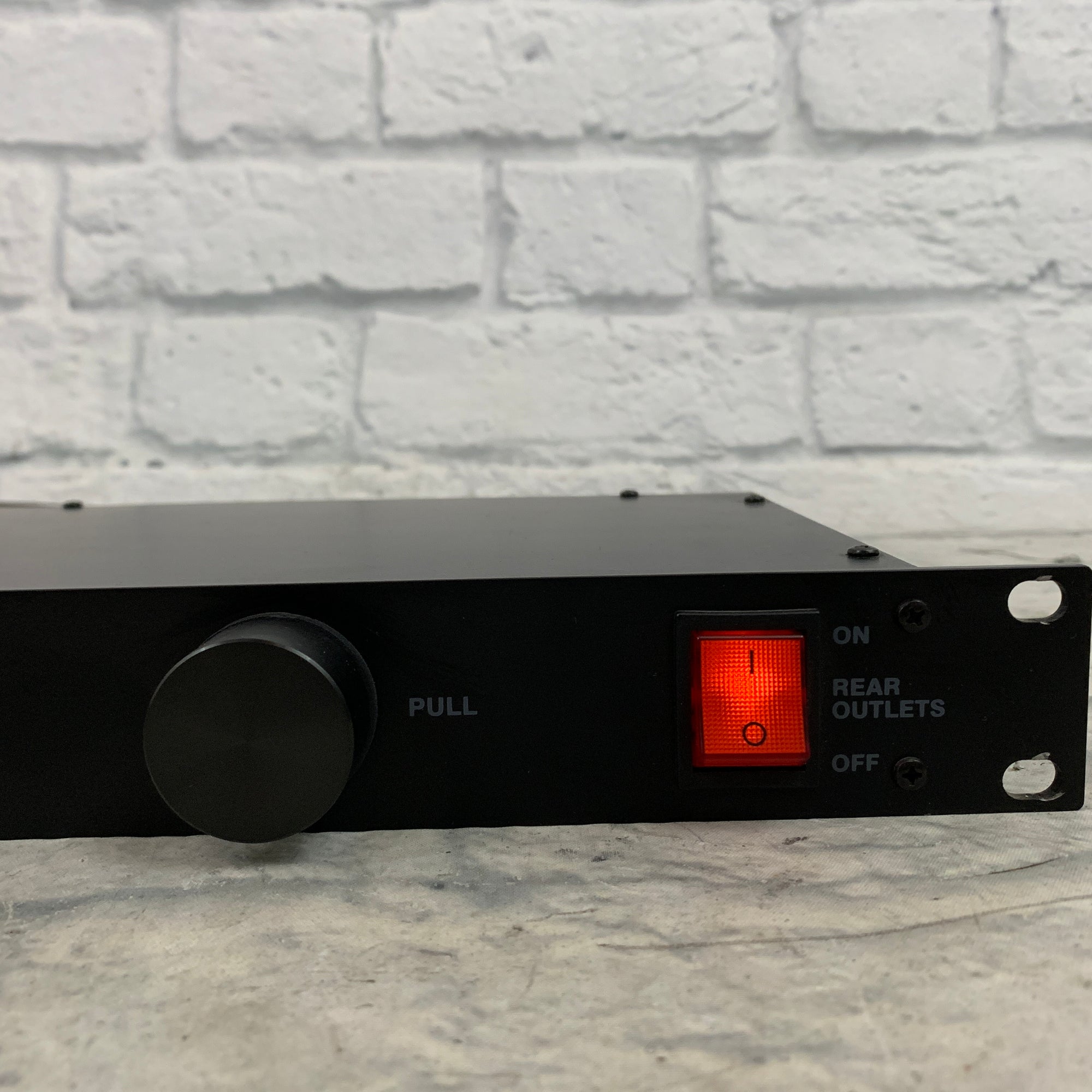 Furman RP-8D Studio Rack Power Conditioner and Light Module