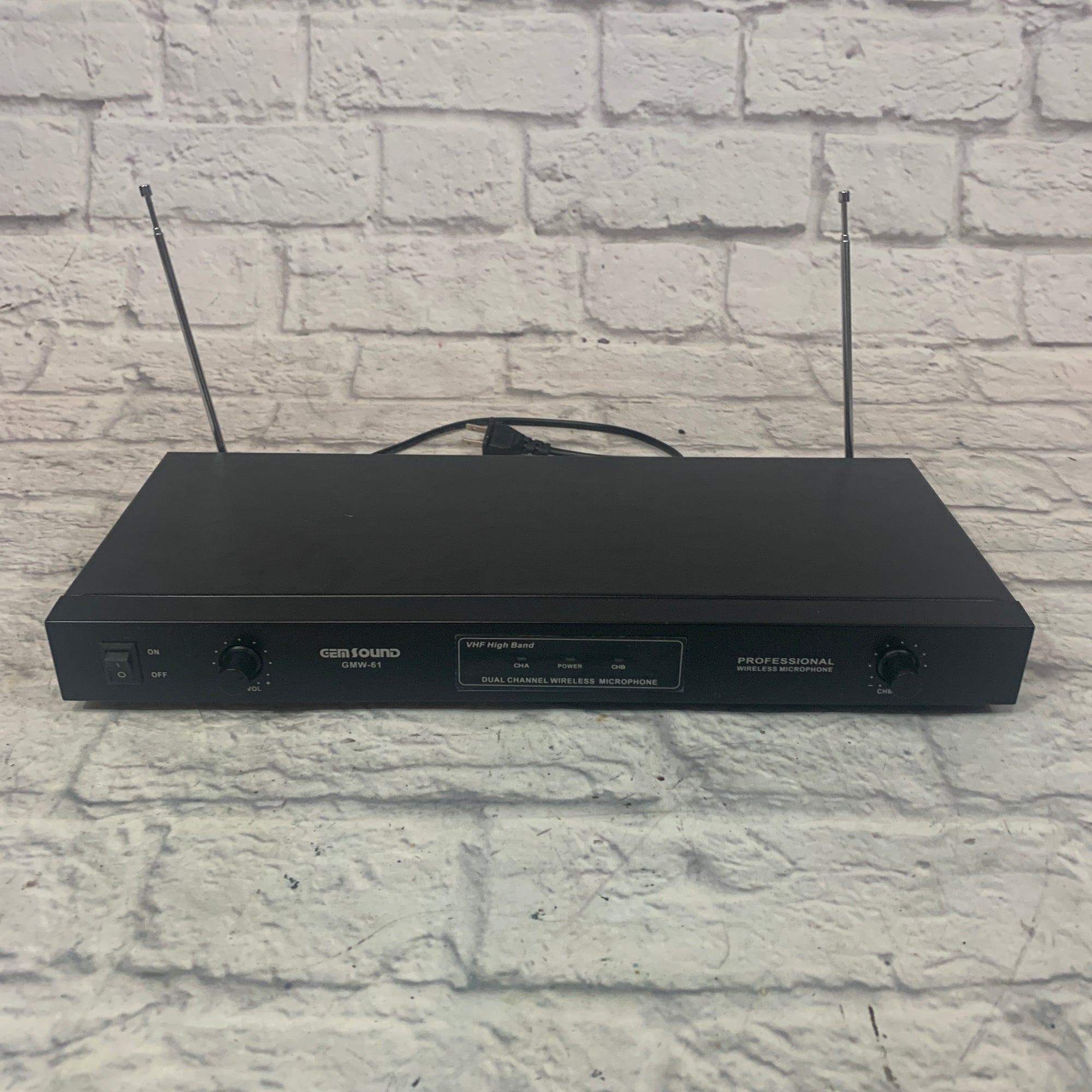 Gem Sound GMW-61 Handheld Wireless Professional Microphones and Receiver