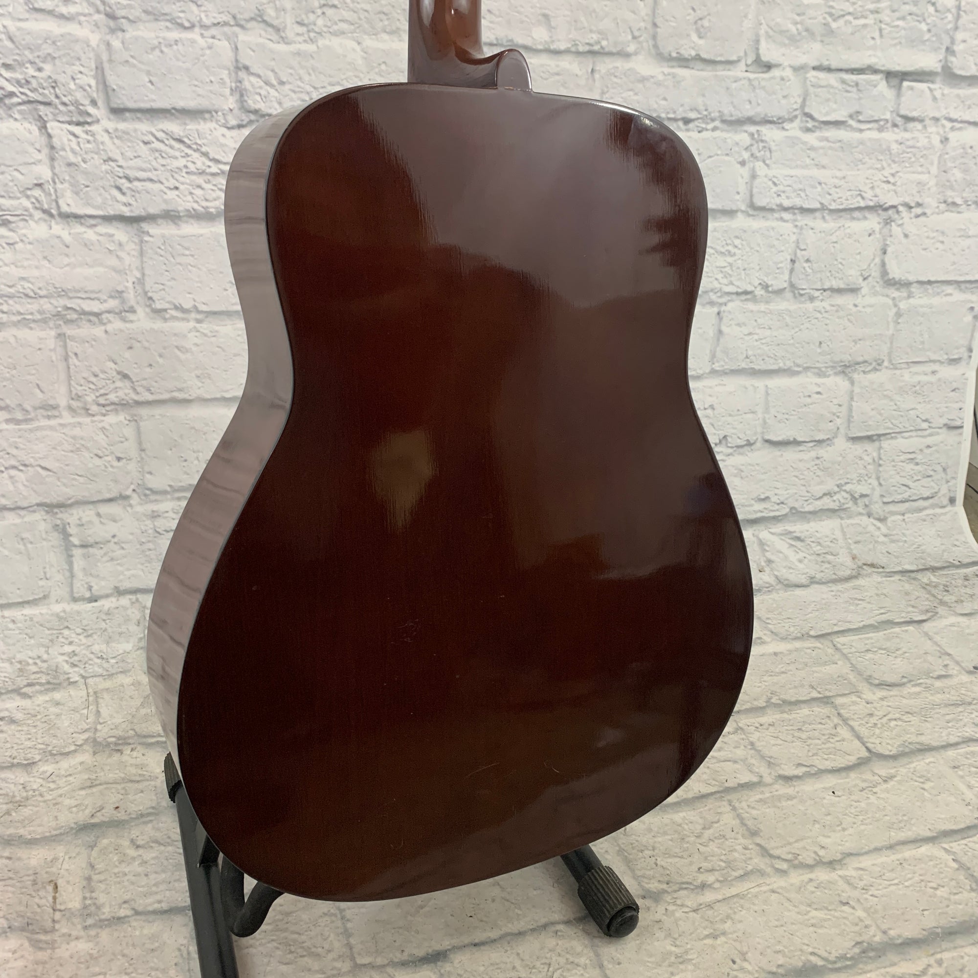 Yamaha F-335 Dreadnought Acoustic Guitar