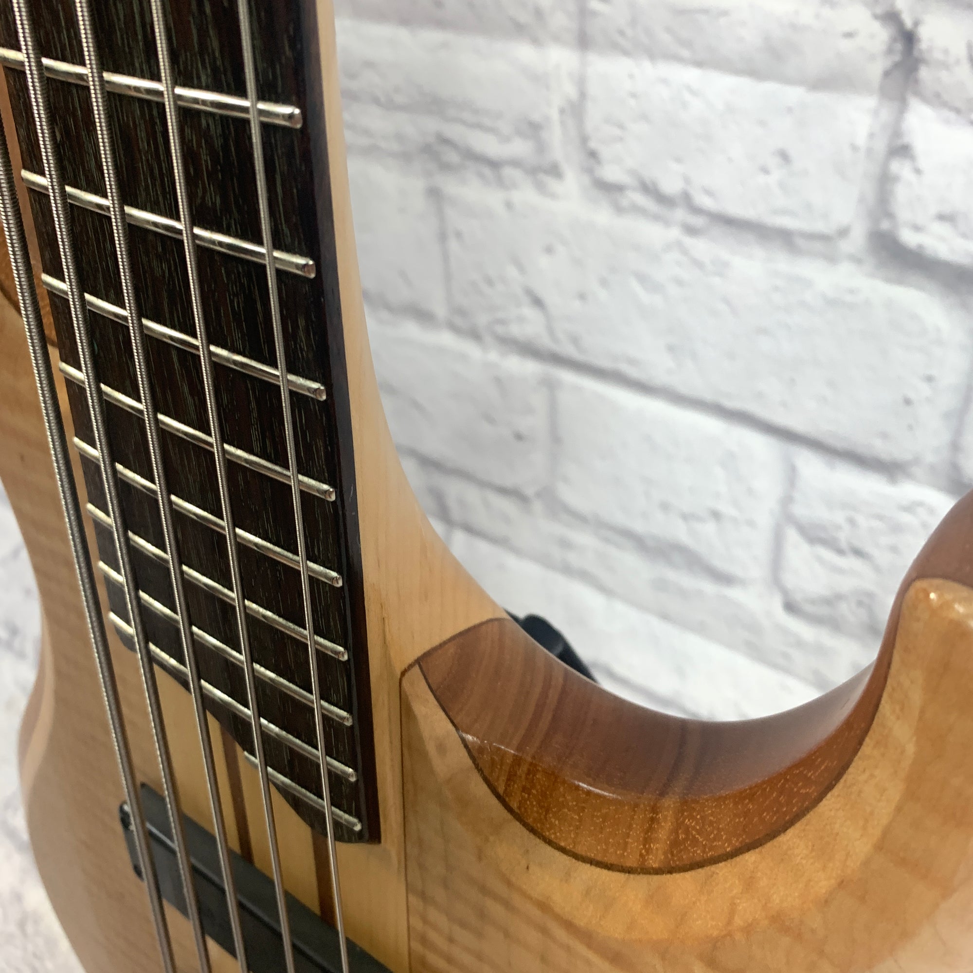 Ibanez BTB675 5 String Bass with Bartolini Pickups