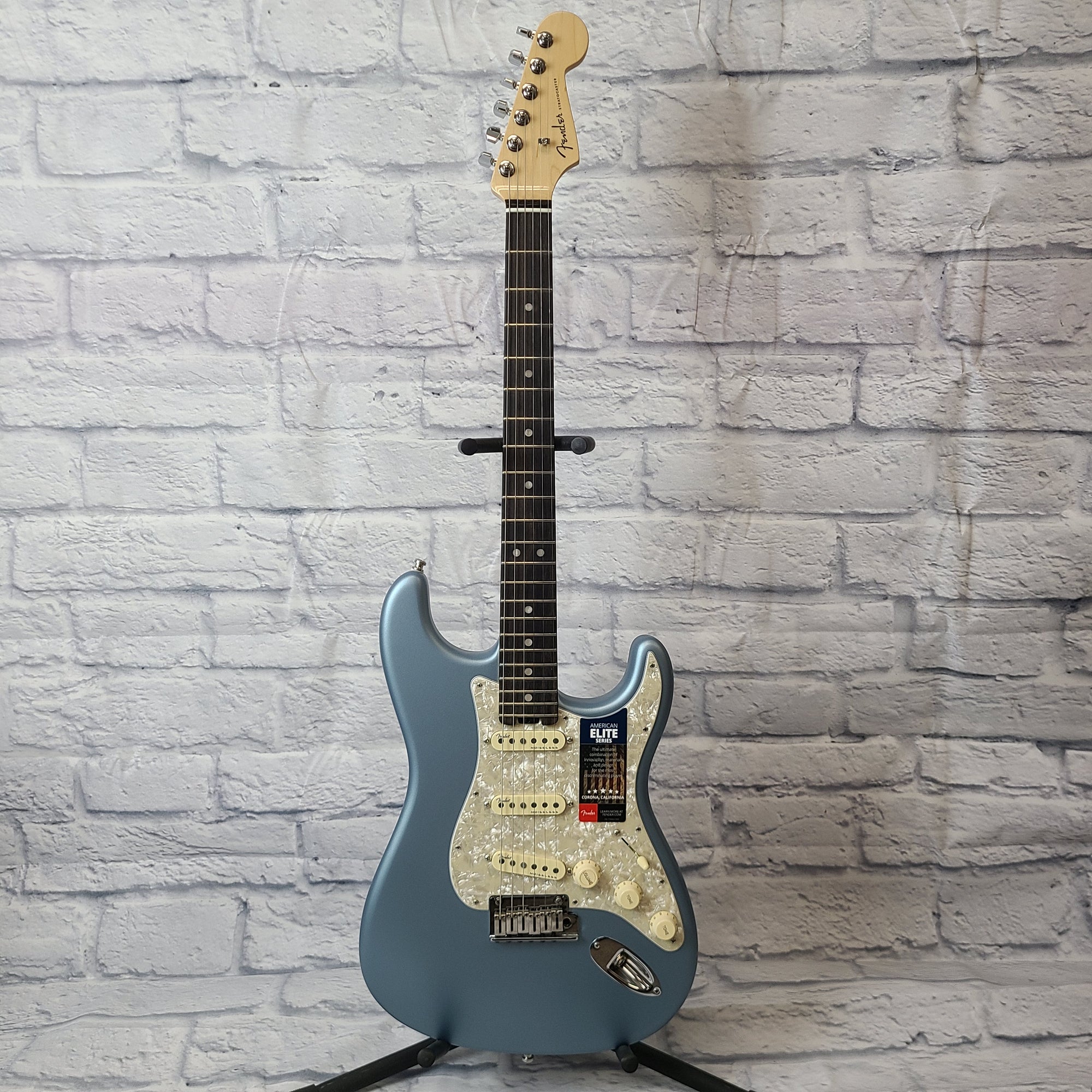 Fender American Elite Strat EB SA Ebony Fretboard - Satin Ice Blue