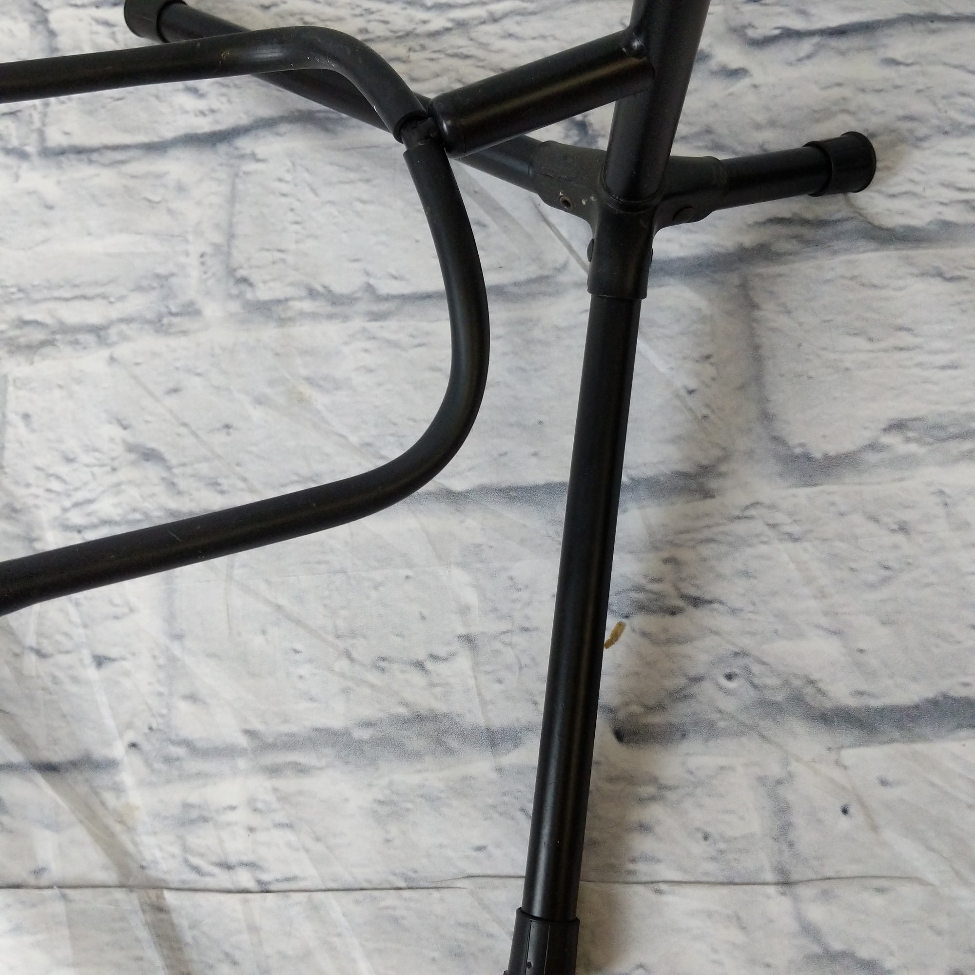 No Name Guitar stand