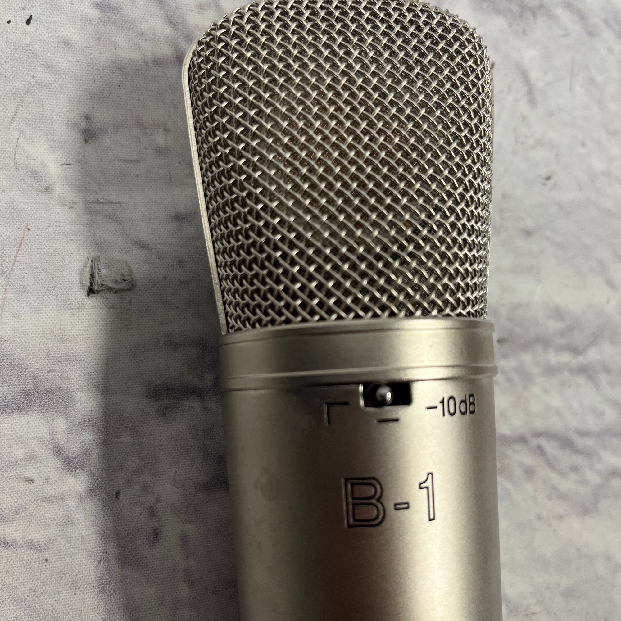 Behringer B-1 Condenser Microphone with Shock Mount