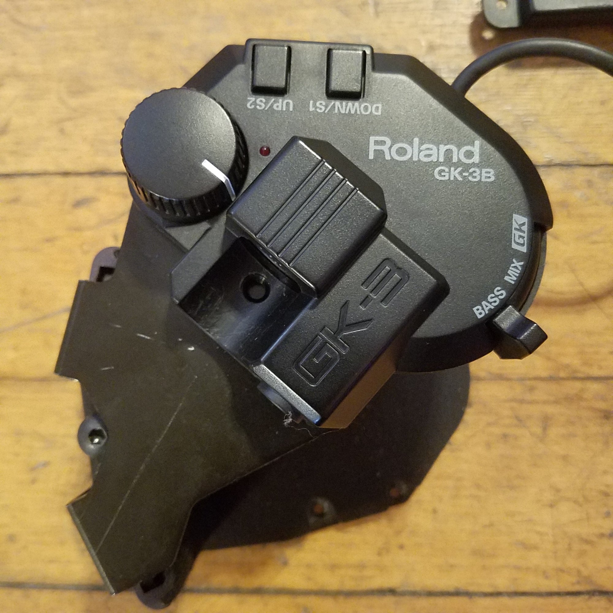 Roland GK-3B Divided Bass Pickup with Mount - Evolution Music