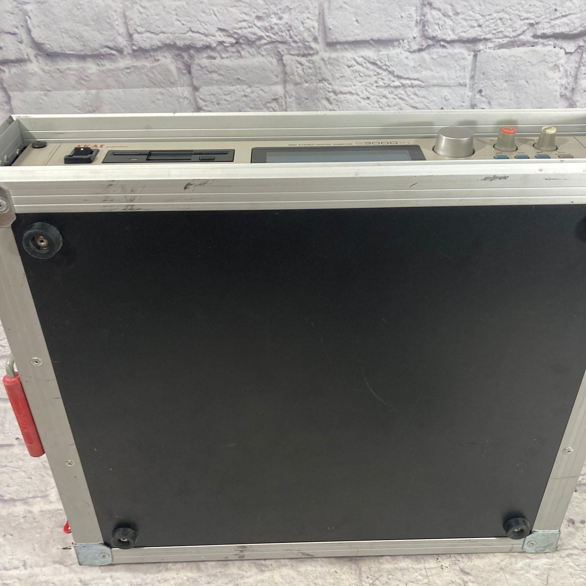 Akai S3000XL Rackmount Sampler w/ Gator Case