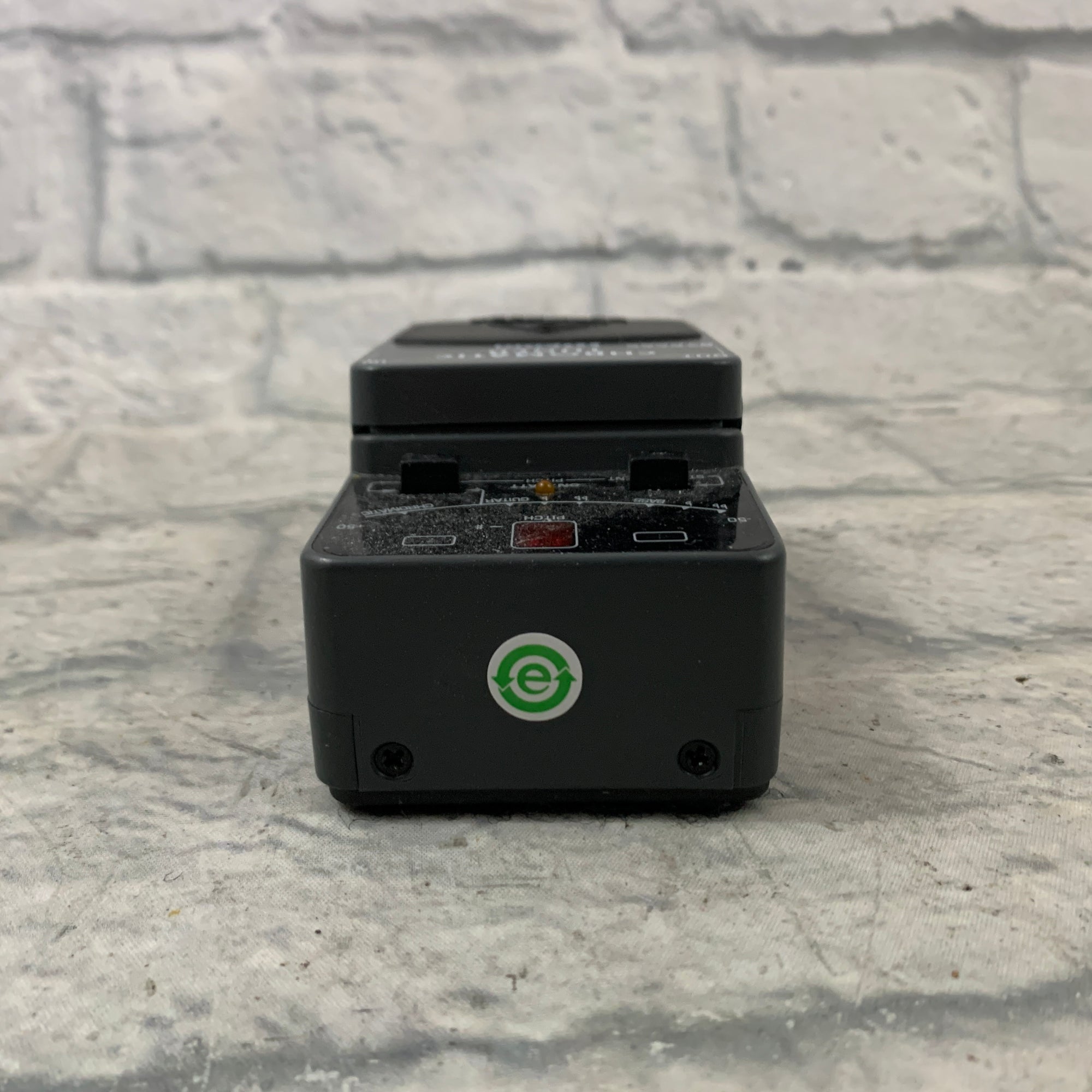 Behringer Chromatic Tuner Pedal TU300