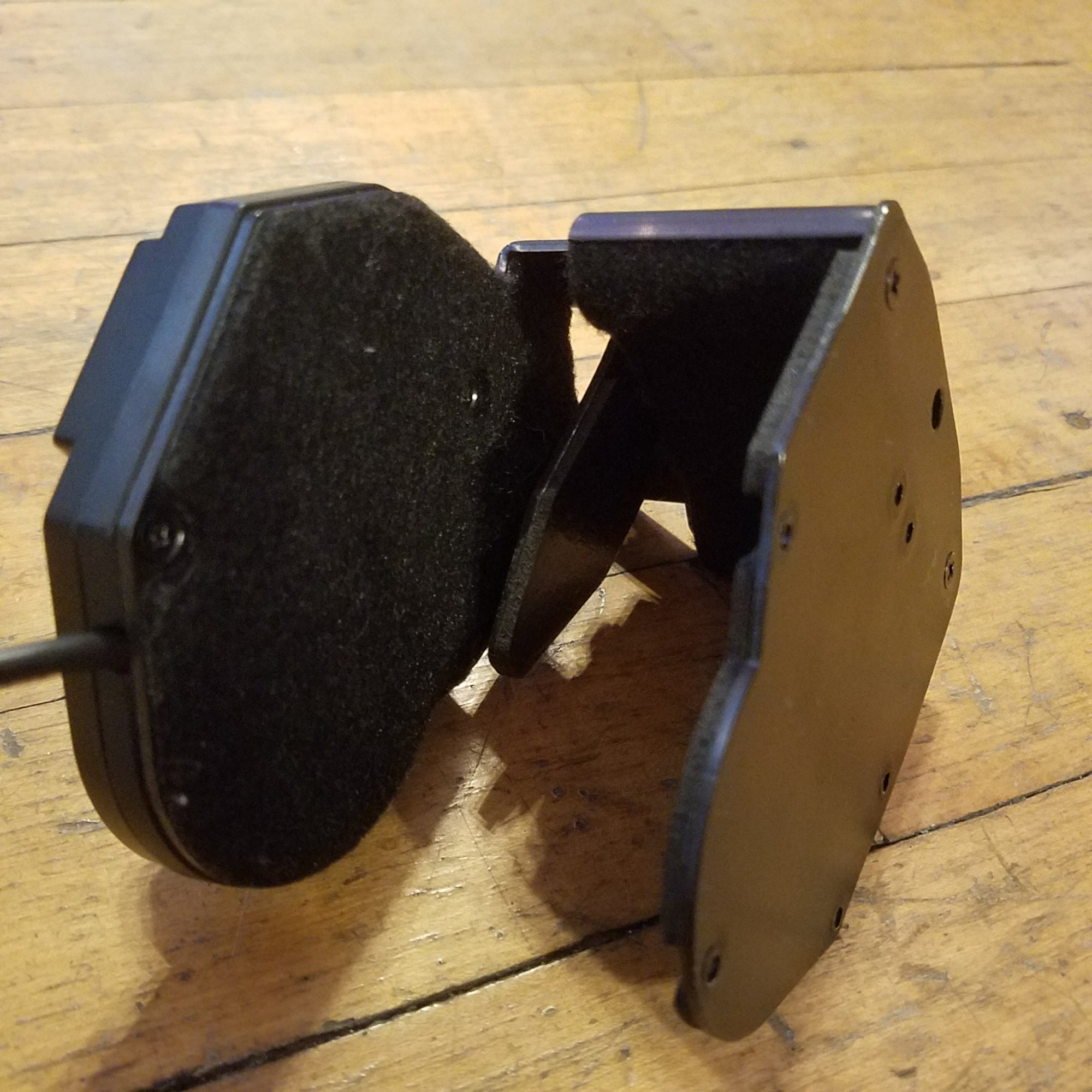 Roland GK-3B Divided Bass Pickup with Mount