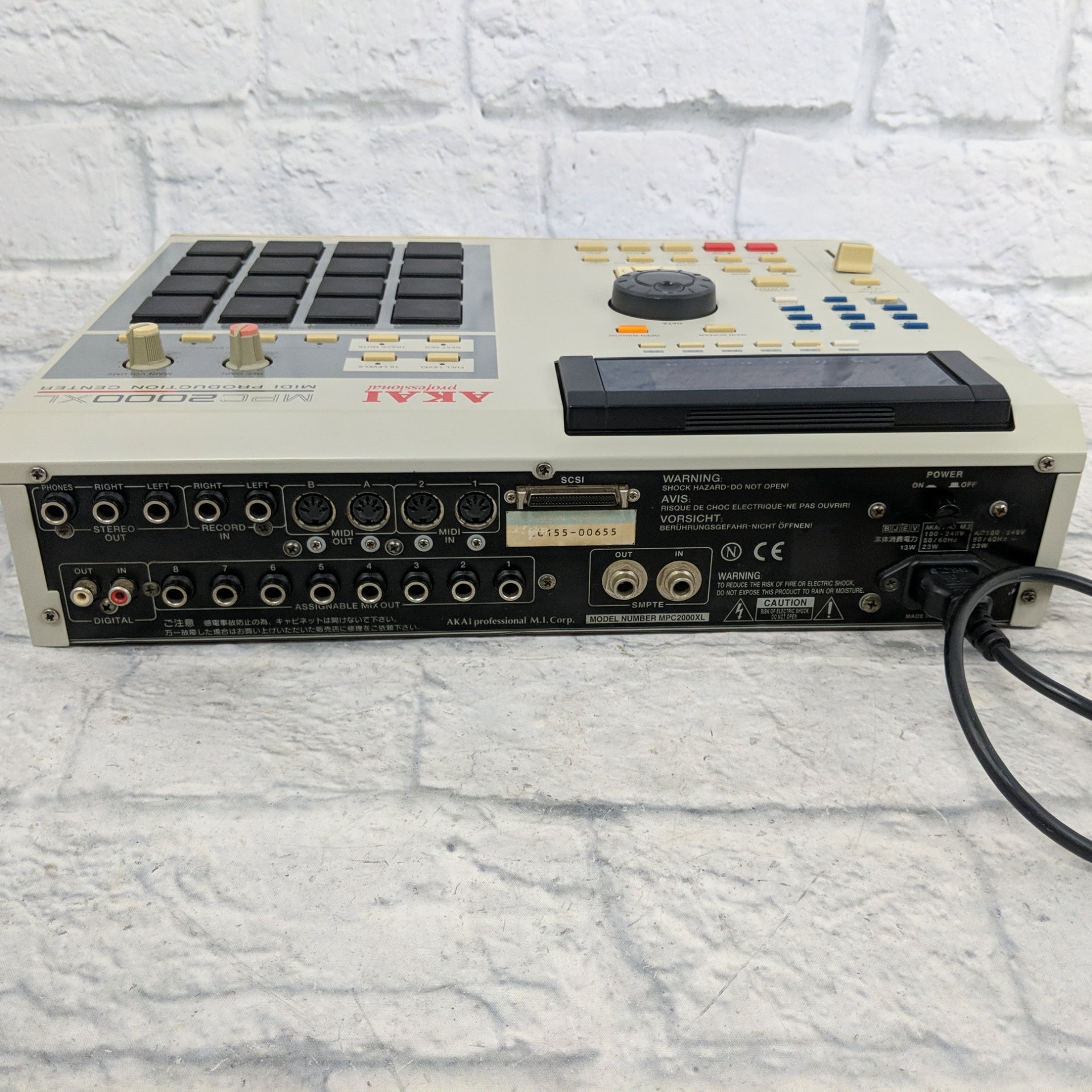 Akai MPC2000XL Midi Production Center - Evolution Music