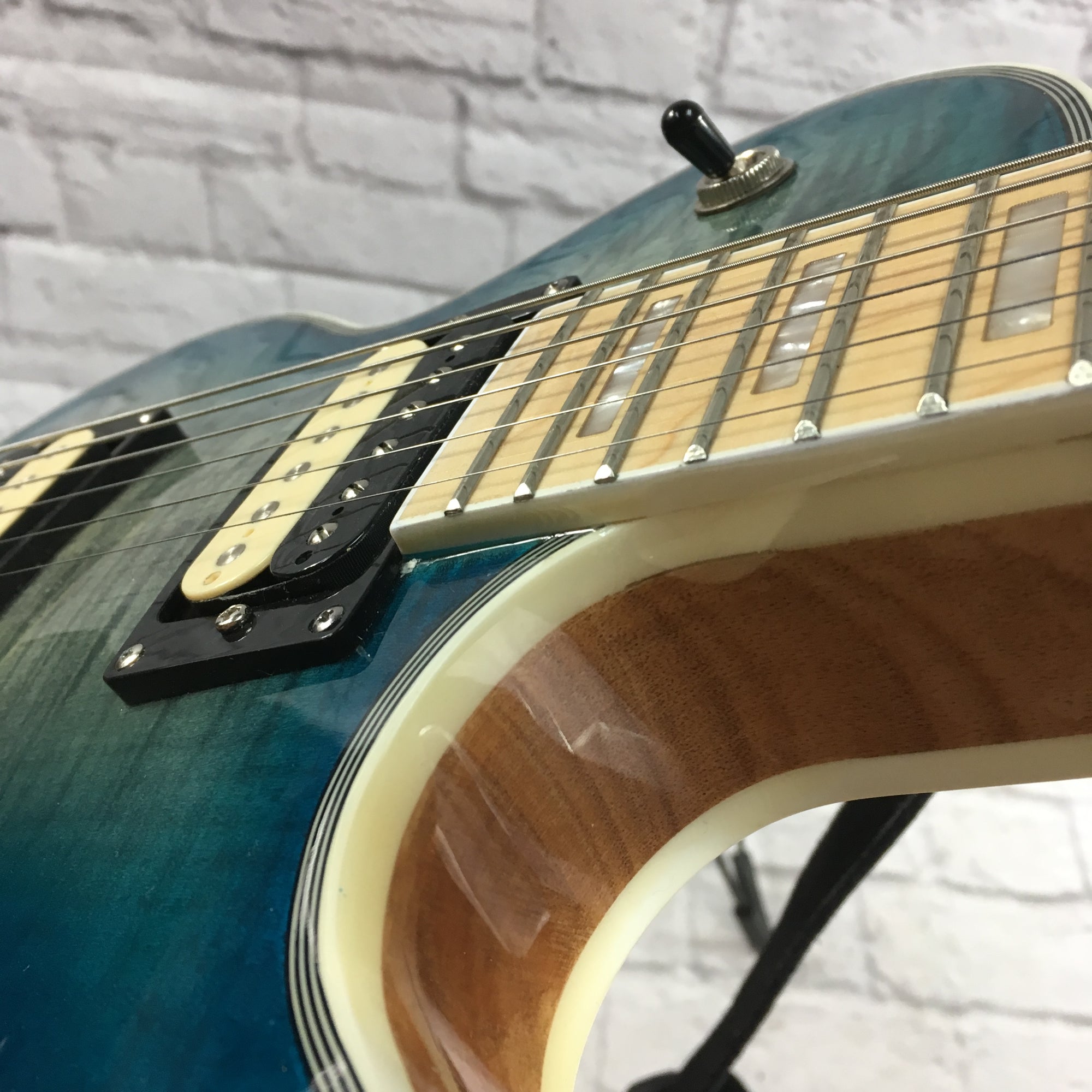Unknown Les Paul-Style Electric Guitar
