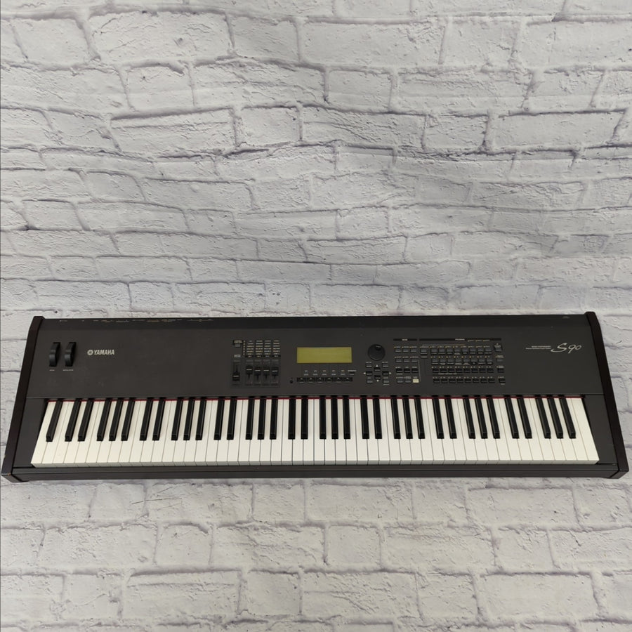 Yamaha S90 88-Key Weighted Synthesizer