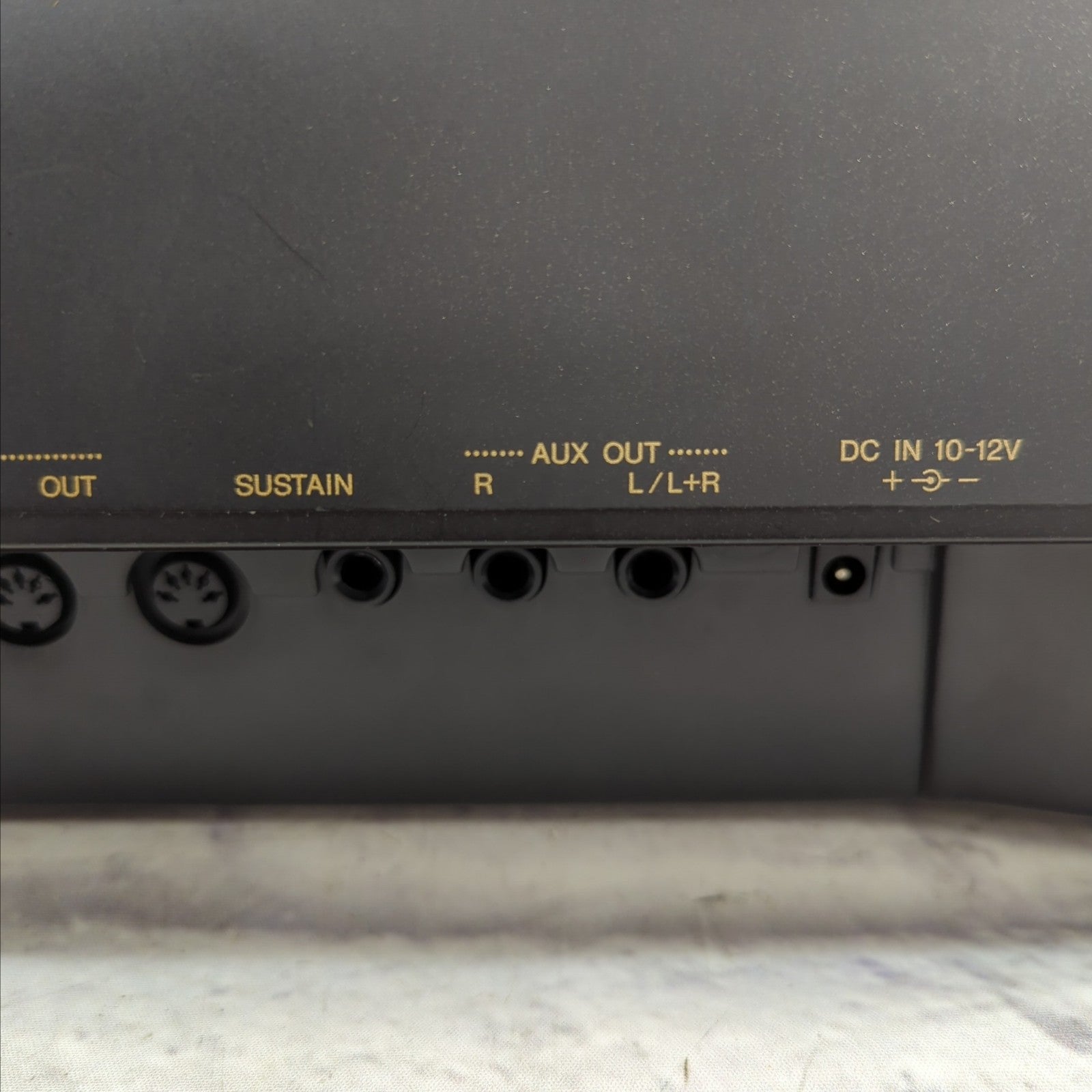 Yamaha PSR-730 61-Key Electronic Keyboard