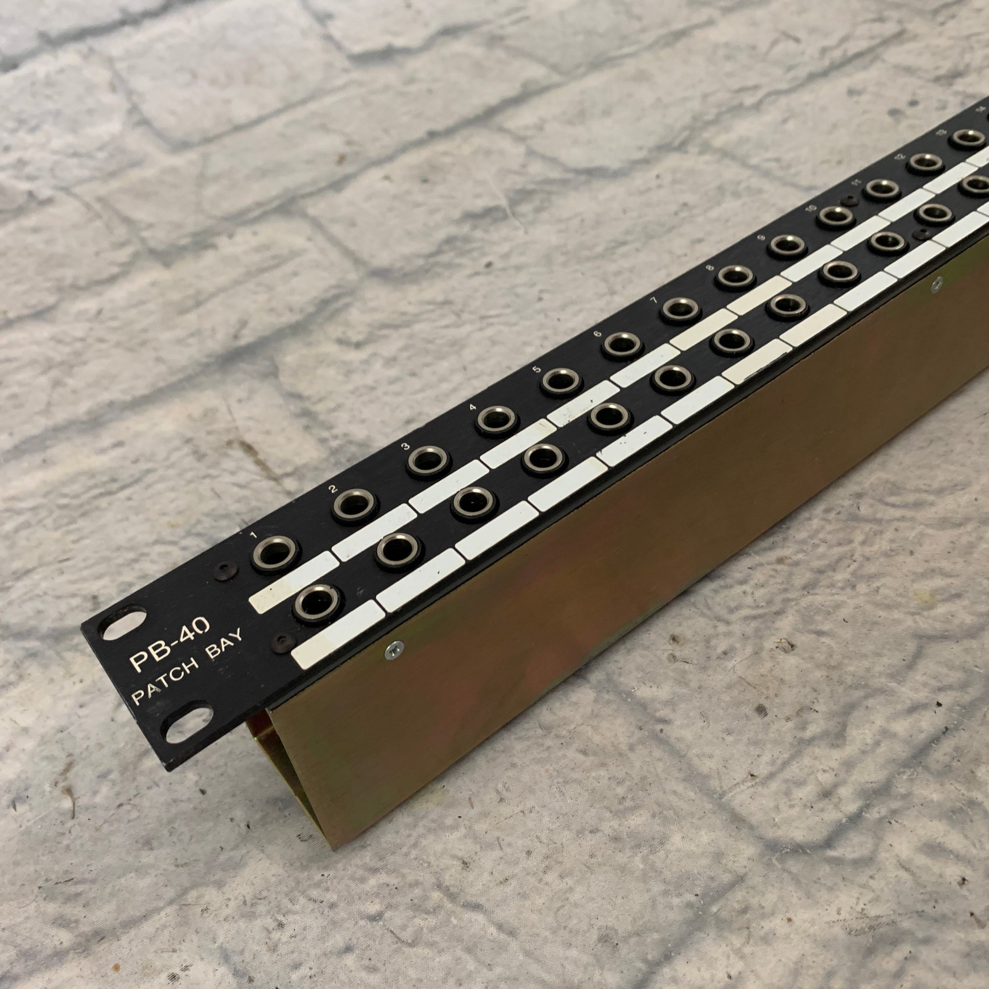 Furman PB-40 40-Point Rack Patchbay