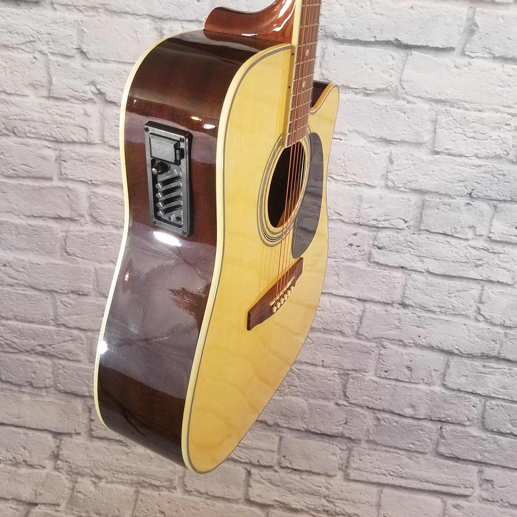 Suzuki SDG-35CE Acoustic/Electric Guitar