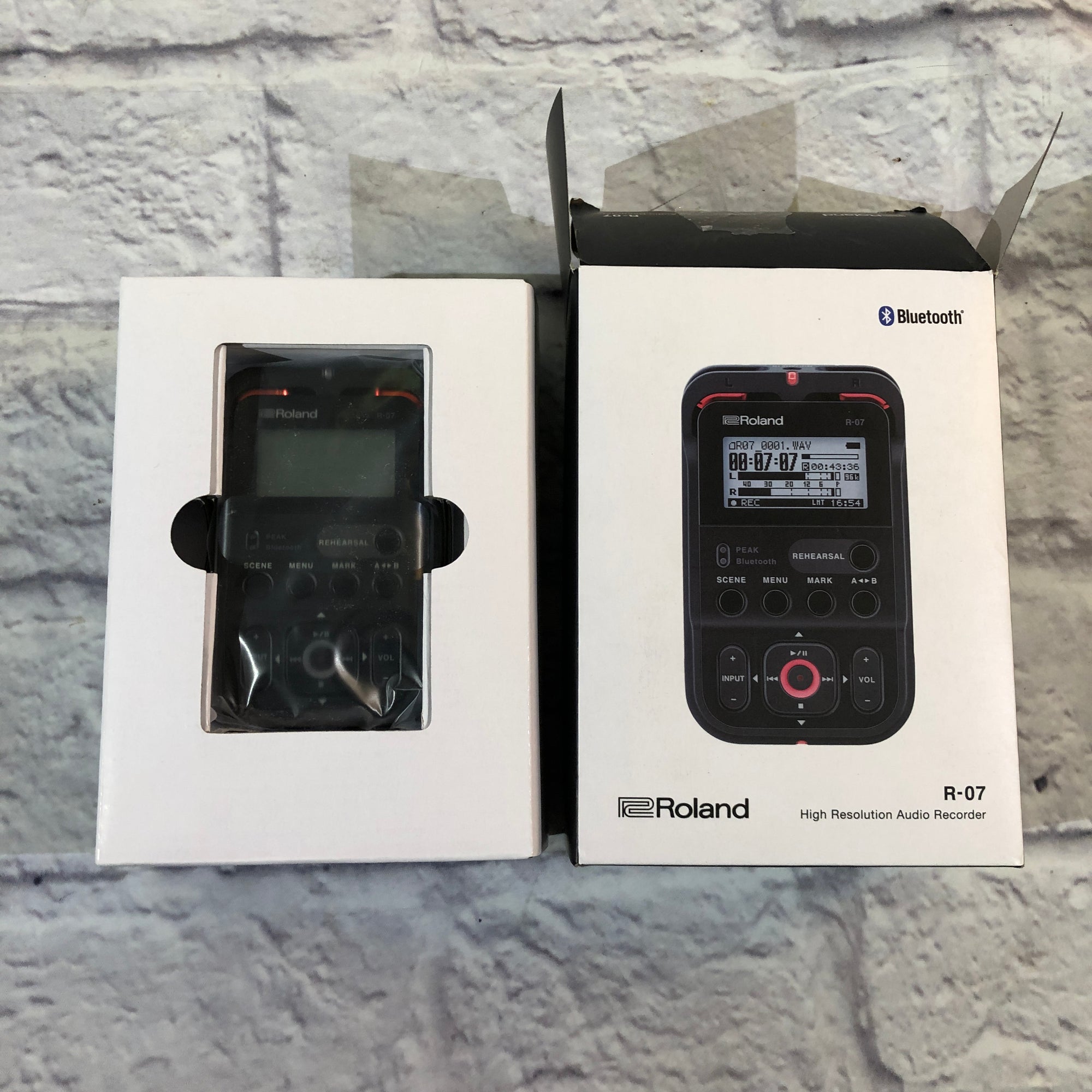 Roland R-07 High Resolution Audio Recorder