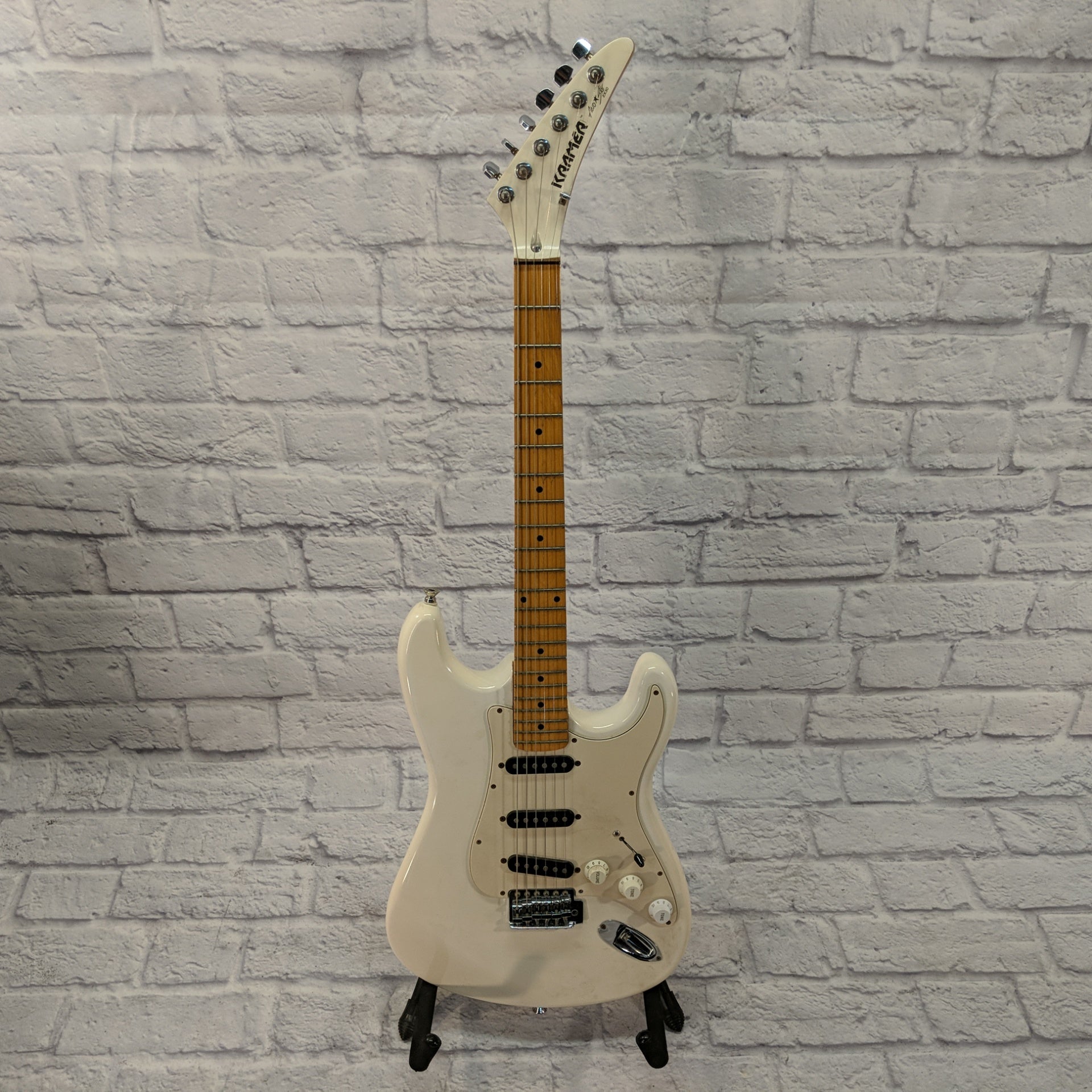 80s Kramer Aero Star ZX30 Creme White w Case
