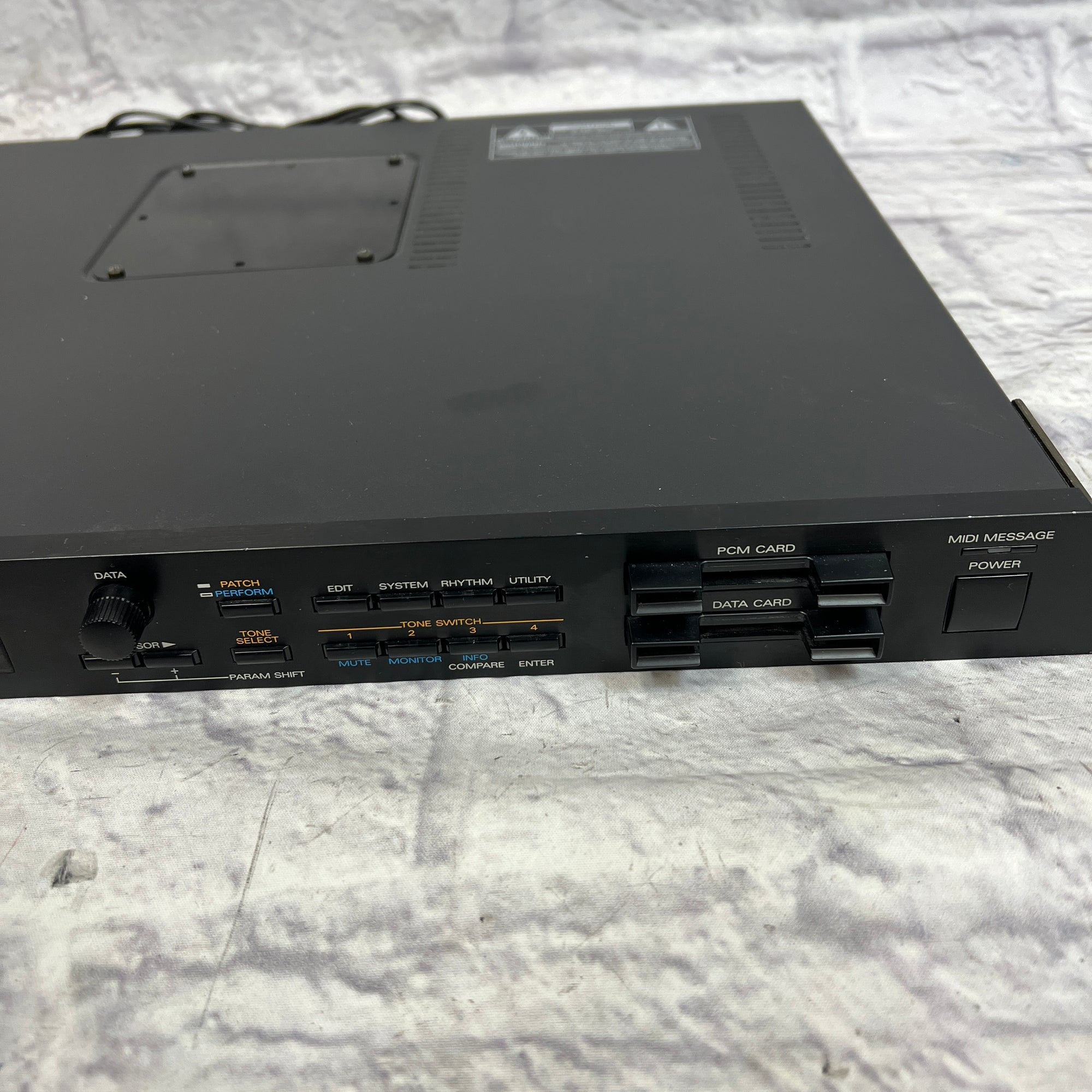 Roland JV-880 シンセサイザモジュール 都《ZWEFB》Roland JV-880 シンセサイザ モジュール - メルカリ