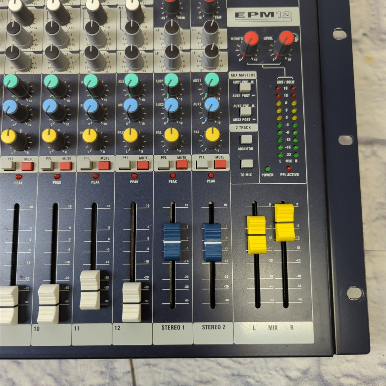 Soundcraft EPM12 12 Channel Rack Mixer with Rack Ears