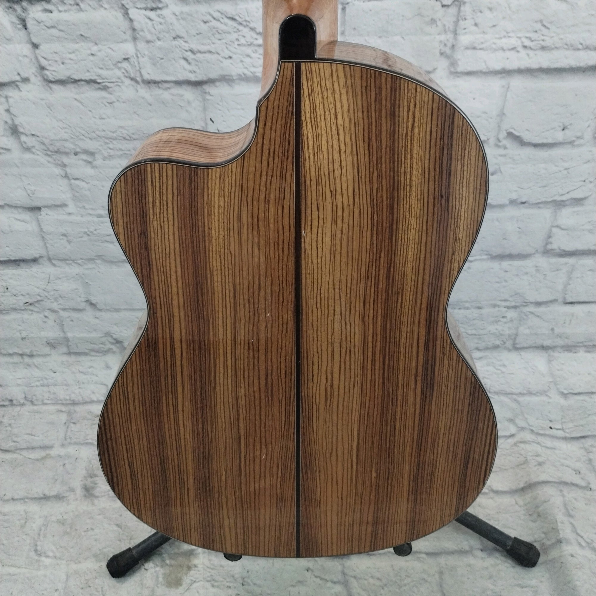 Lucero LC235SCE Nylon Electric Acoustic Guitar