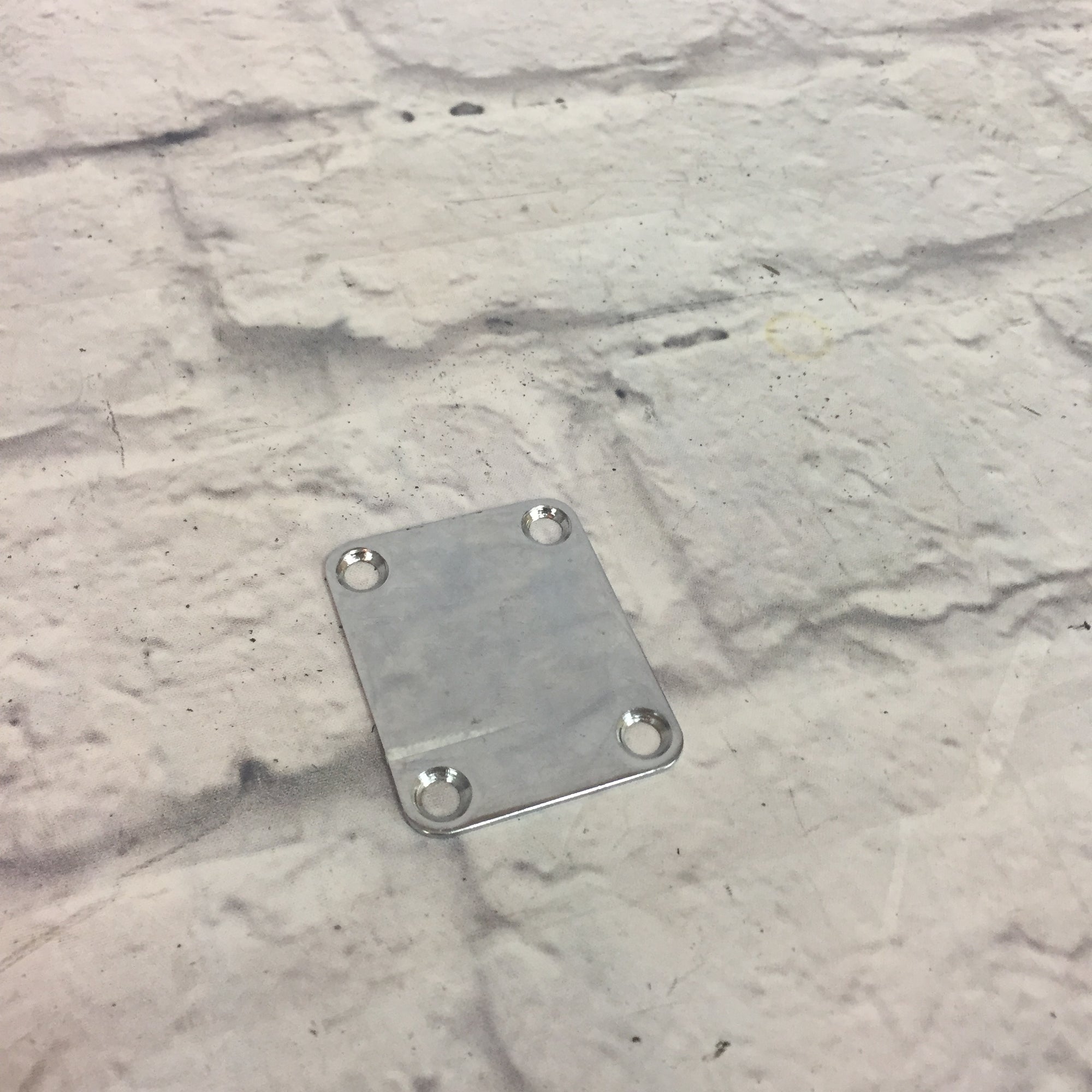 4-Hole Neck Plate Chrome