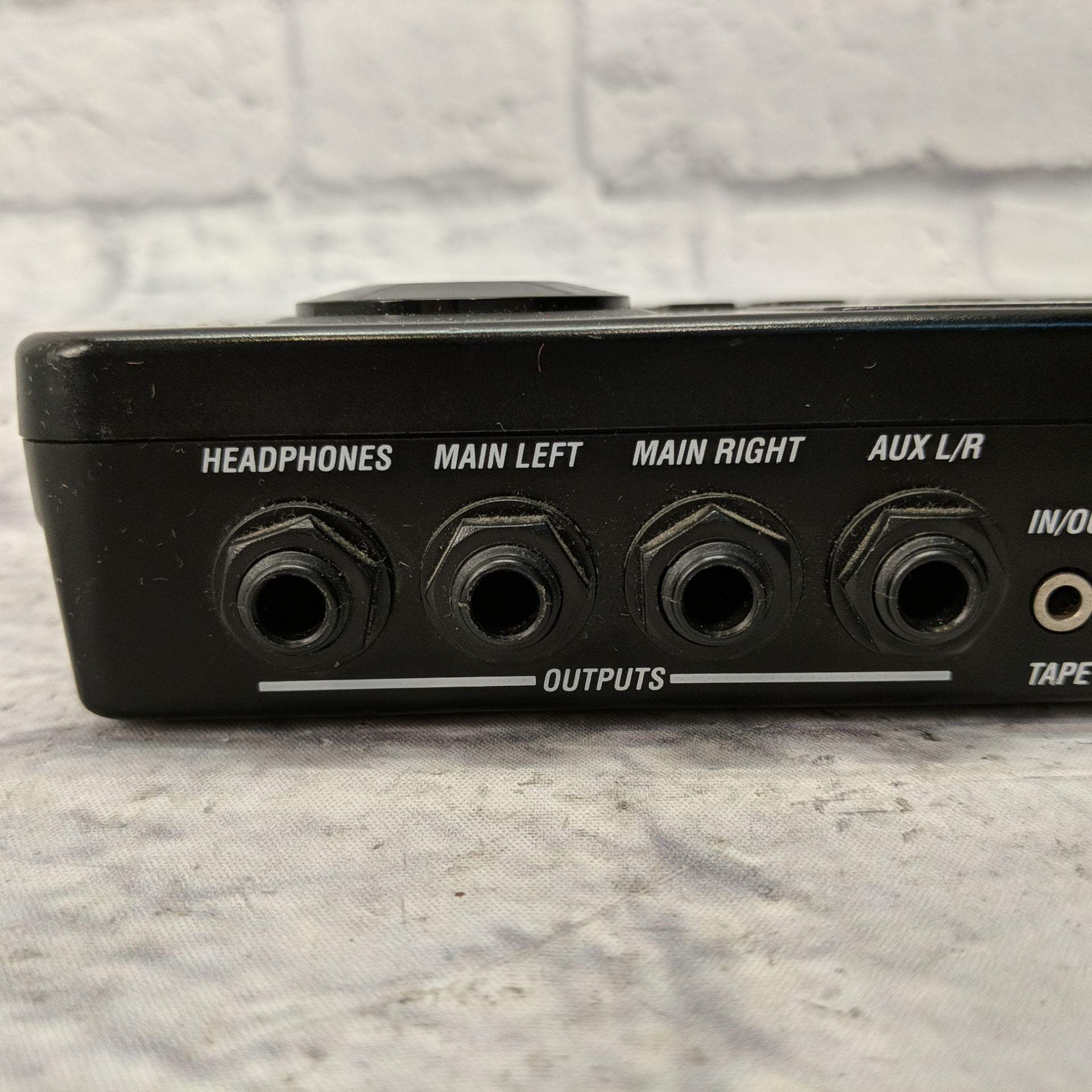 Alesis SR-16 Drum Machine with Power Adapter