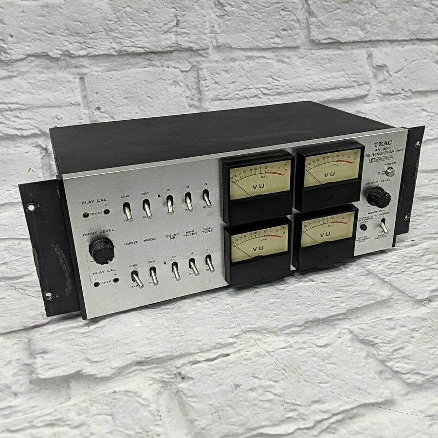Vintage TEAC AN-300 Dolby 4-Channel Noise Reduction Rack Unit