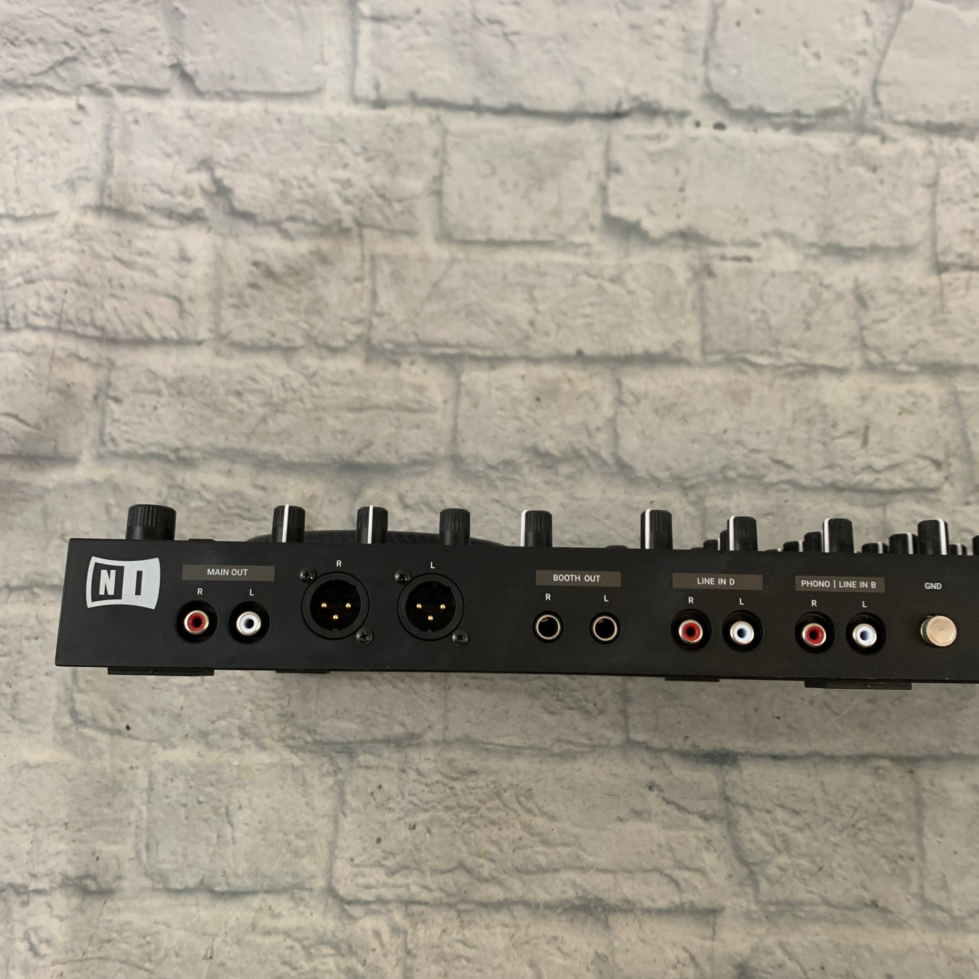 Native Instruments Traktor Kontrol S4 MK3 DJ Controller with Gig Bag