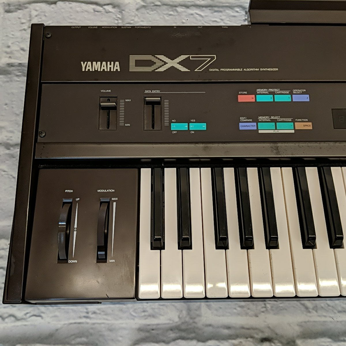 Yamaha DX7 Digital FM Synthesizer w/ Accessories