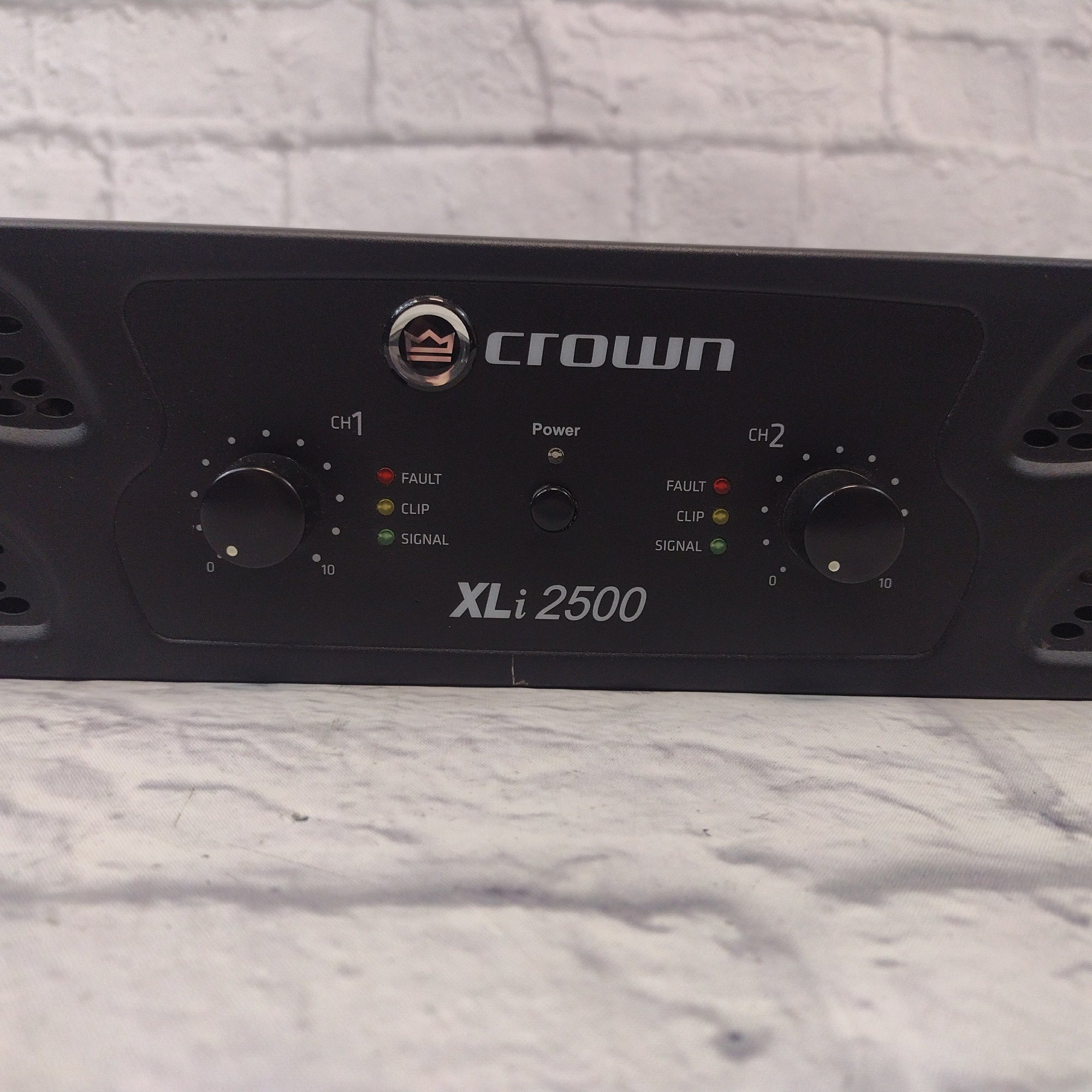 Crown XLI2500 Power Amp