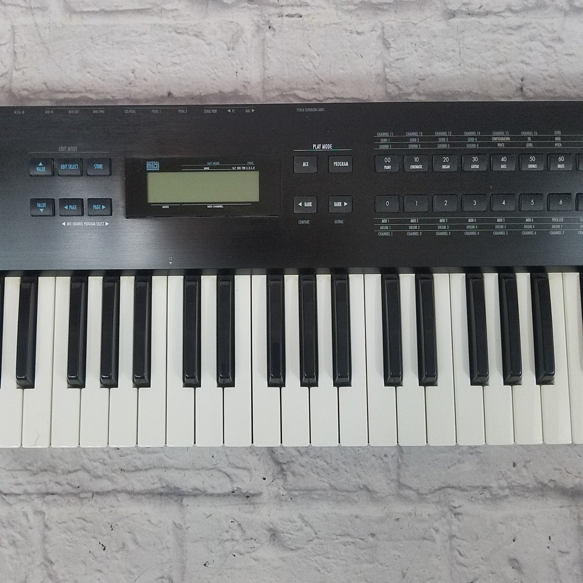 Alesis QS7.1 Digital Synth