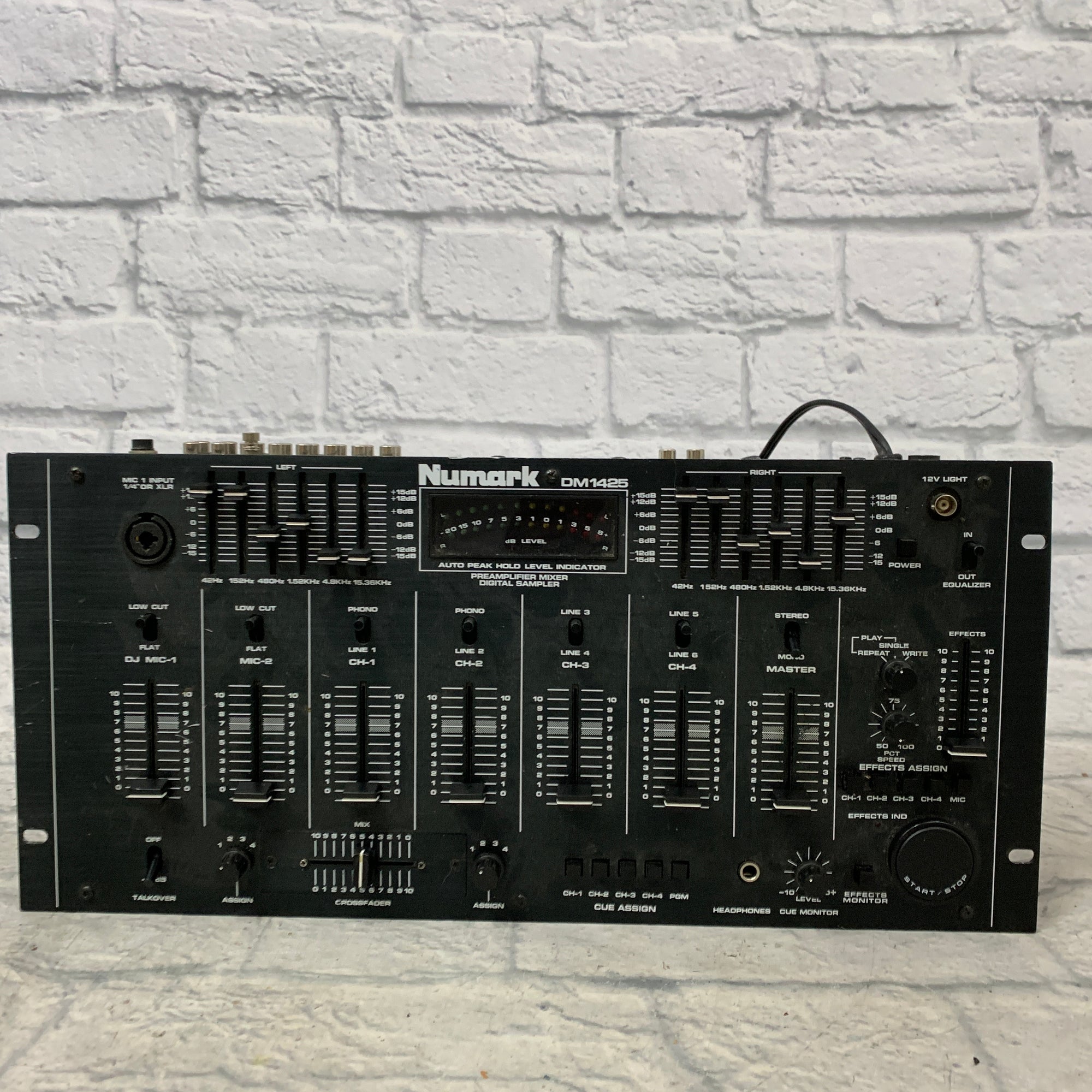 Numark DM1425 DJ Mixer with Sampler Evolution Music