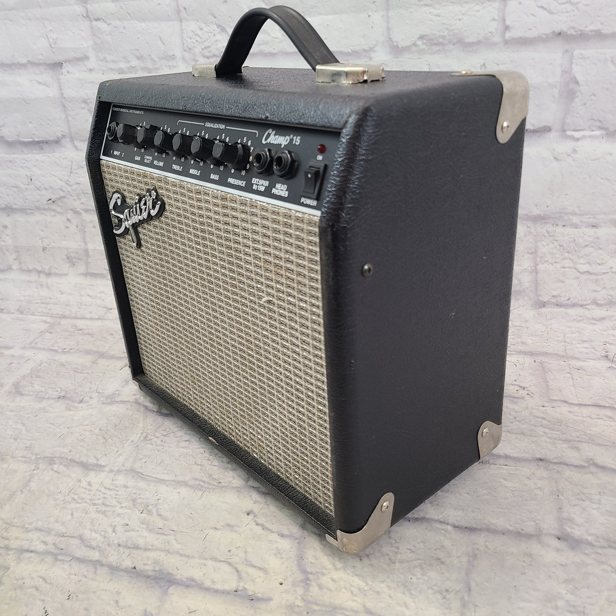 Squier Cha,mp 15 Electric Guitar Guitar Combo Amp